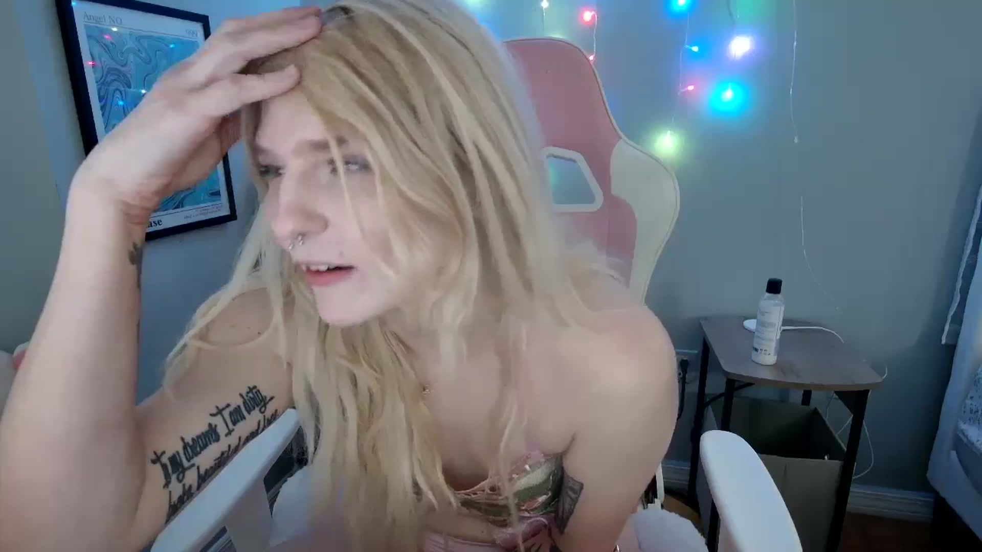 Gallery image thumbnail from DuckChan0's myfreecams stream on, 05/21/2024, 15:11 image 12 of 20