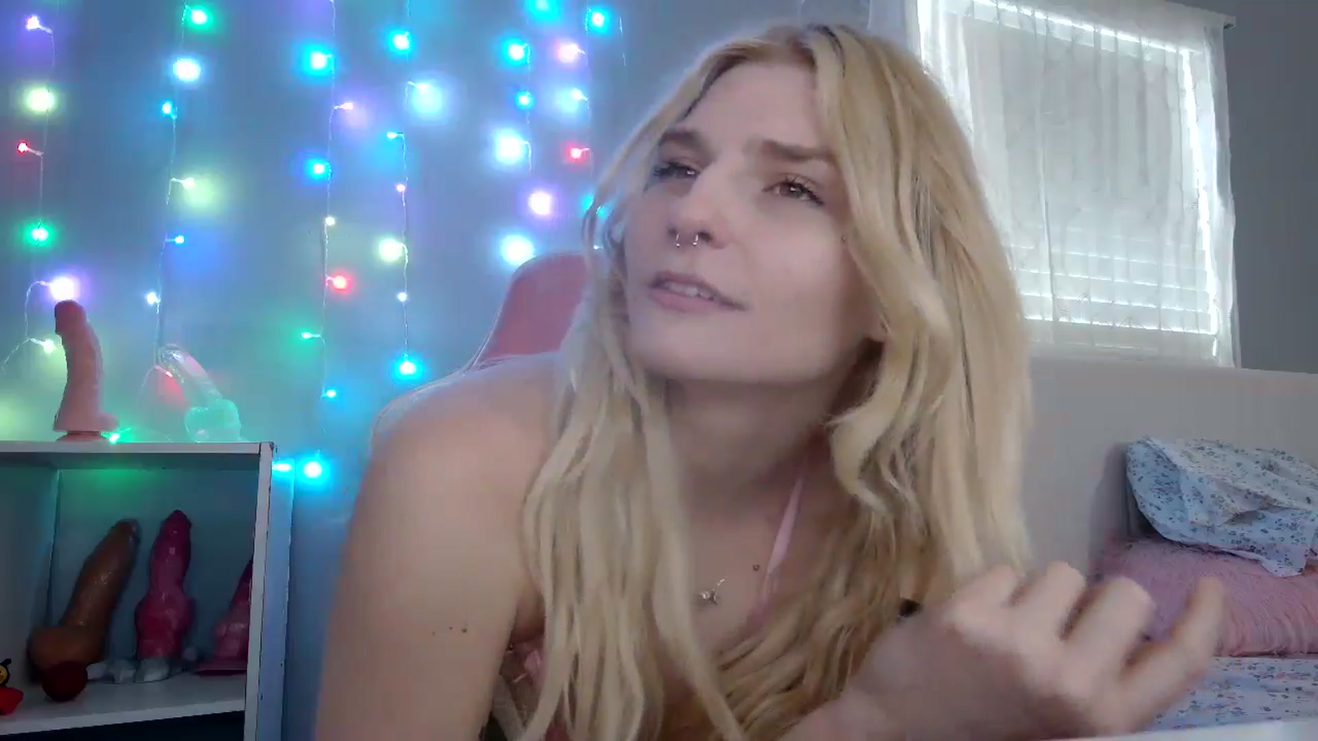 Gallery image thumbnail from DuckChan0's myfreecams stream on, 05/21/2024, 16:14 image 16 of 20