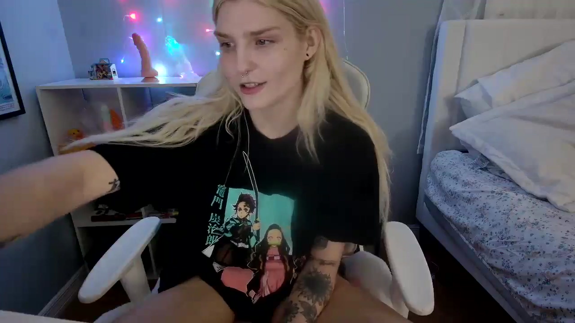 Gallery image thumbnail from DuckChan0's myfreecams stream on, 05/22/2024, 24:00 image 14 of 20