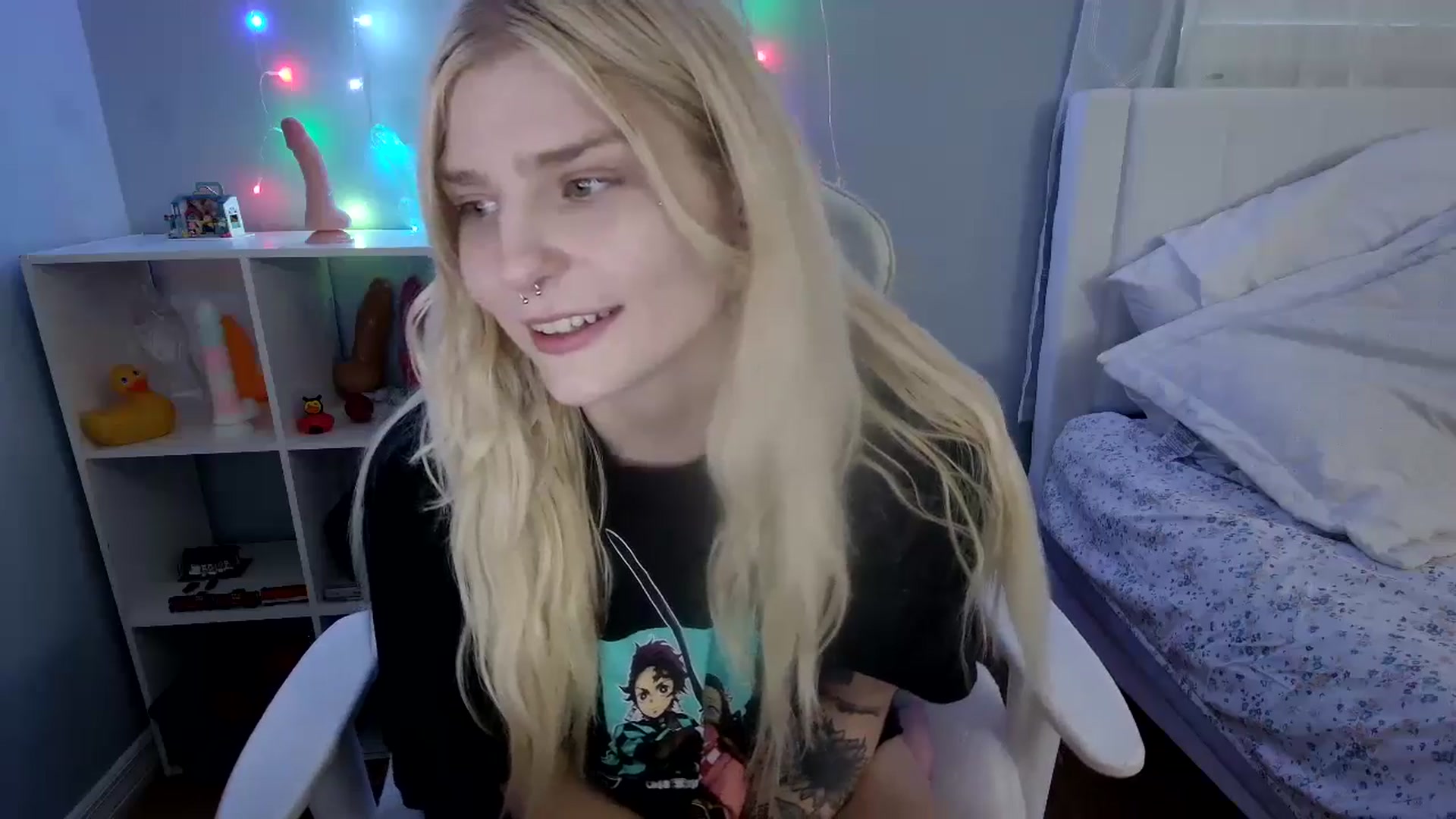 Gallery image thumbnail from DuckChan0's myfreecams stream on, 05/22/2024, 24:00 image 10 of 20