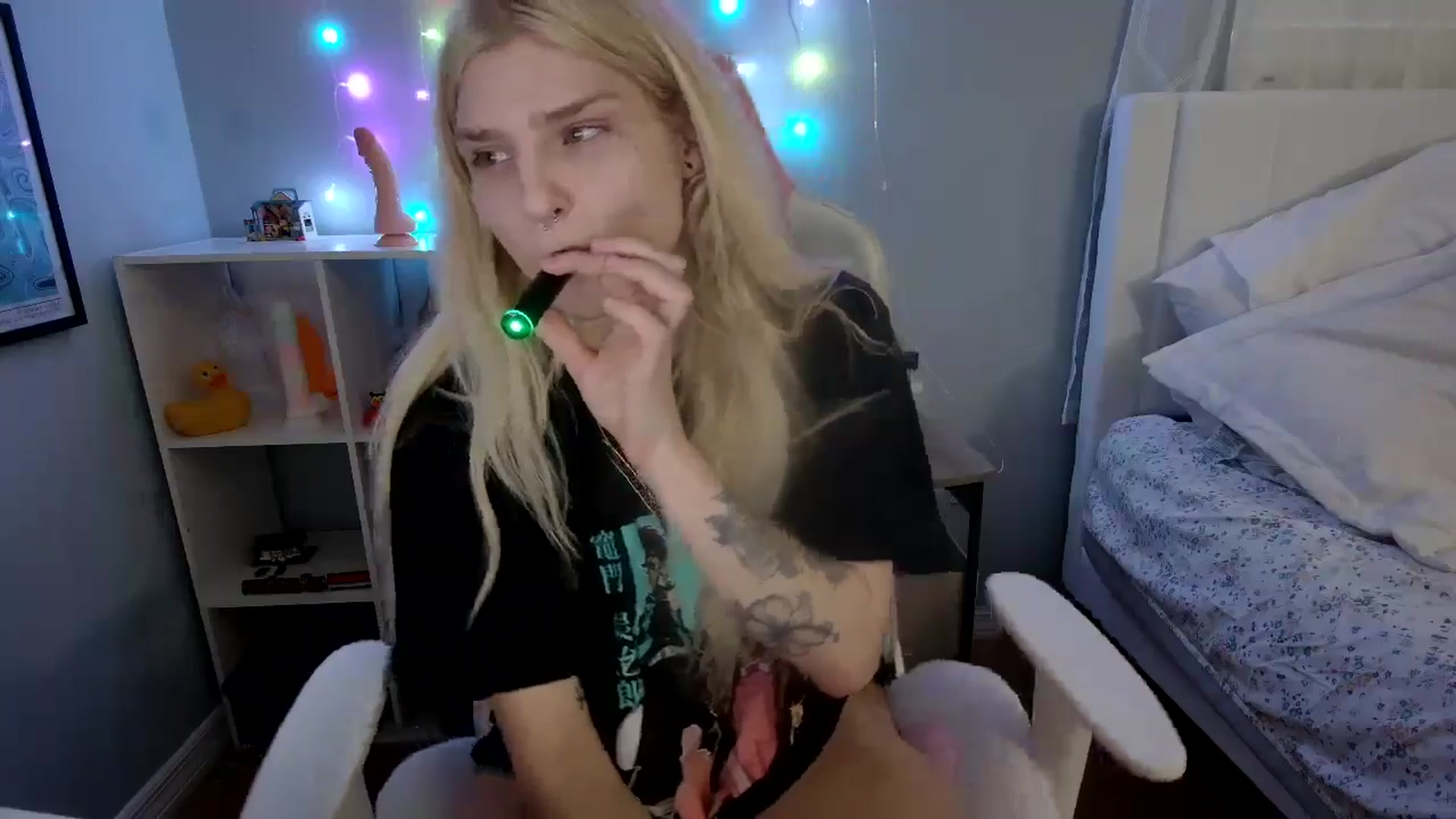 Gallery image thumbnail from DuckChan0's myfreecams stream on, 05/22/2024, 24:00 image 17 of 20