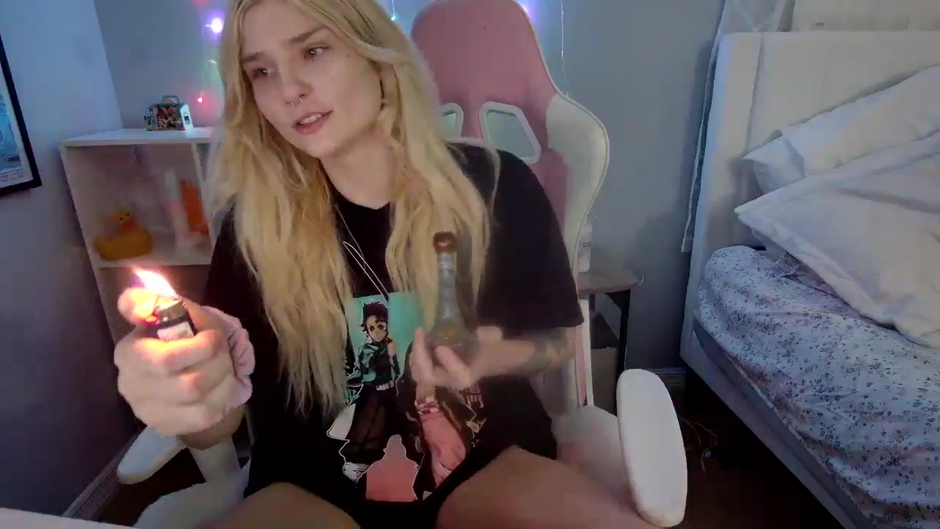 Gallery image thumbnail from DuckChan0's myfreecams stream on, 05/22/2024, 24:00 image 13 of 20