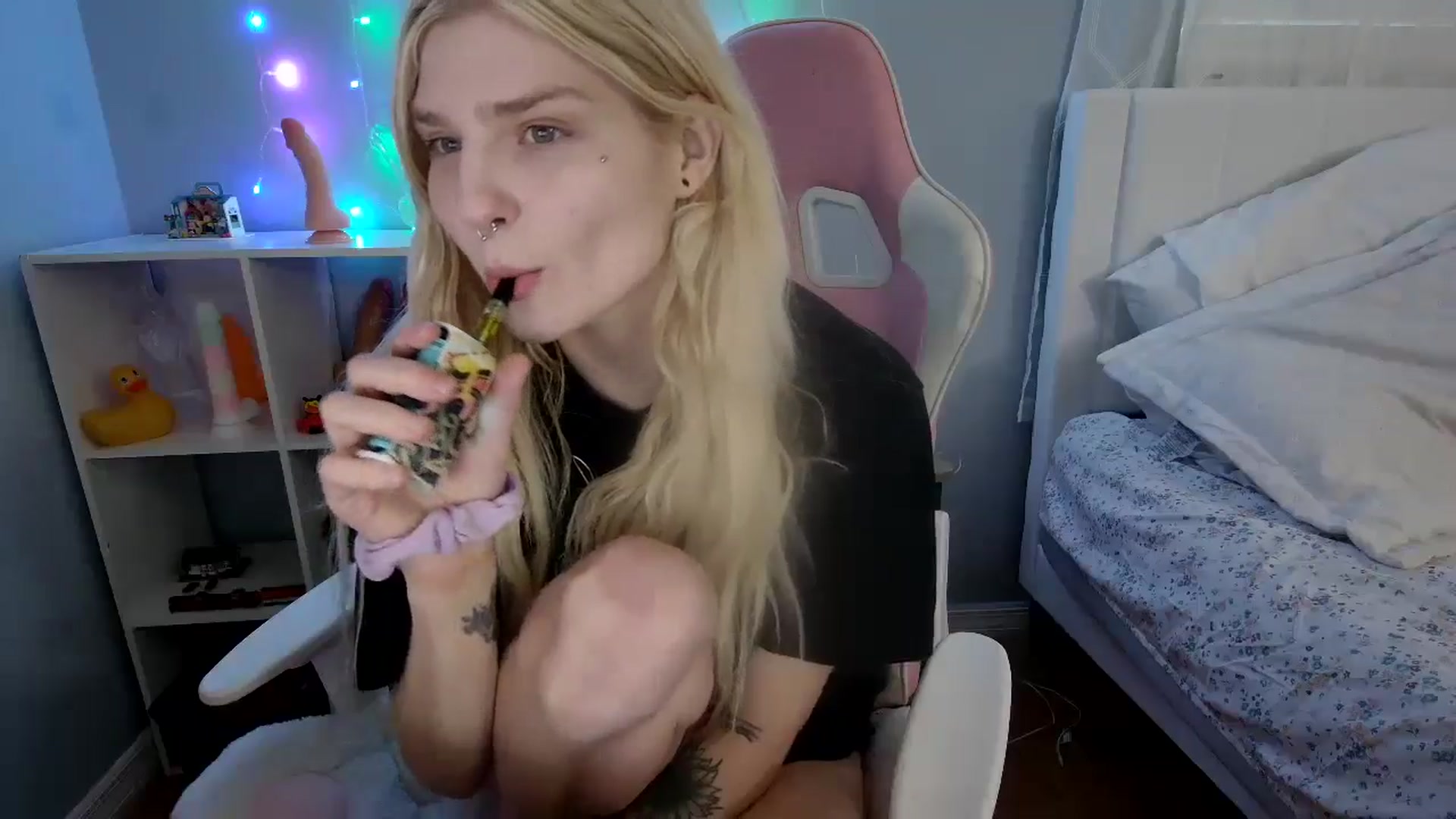 Gallery image thumbnail from DuckChan0's myfreecams stream on, 05/22/2024, 24:00 image 9 of 20