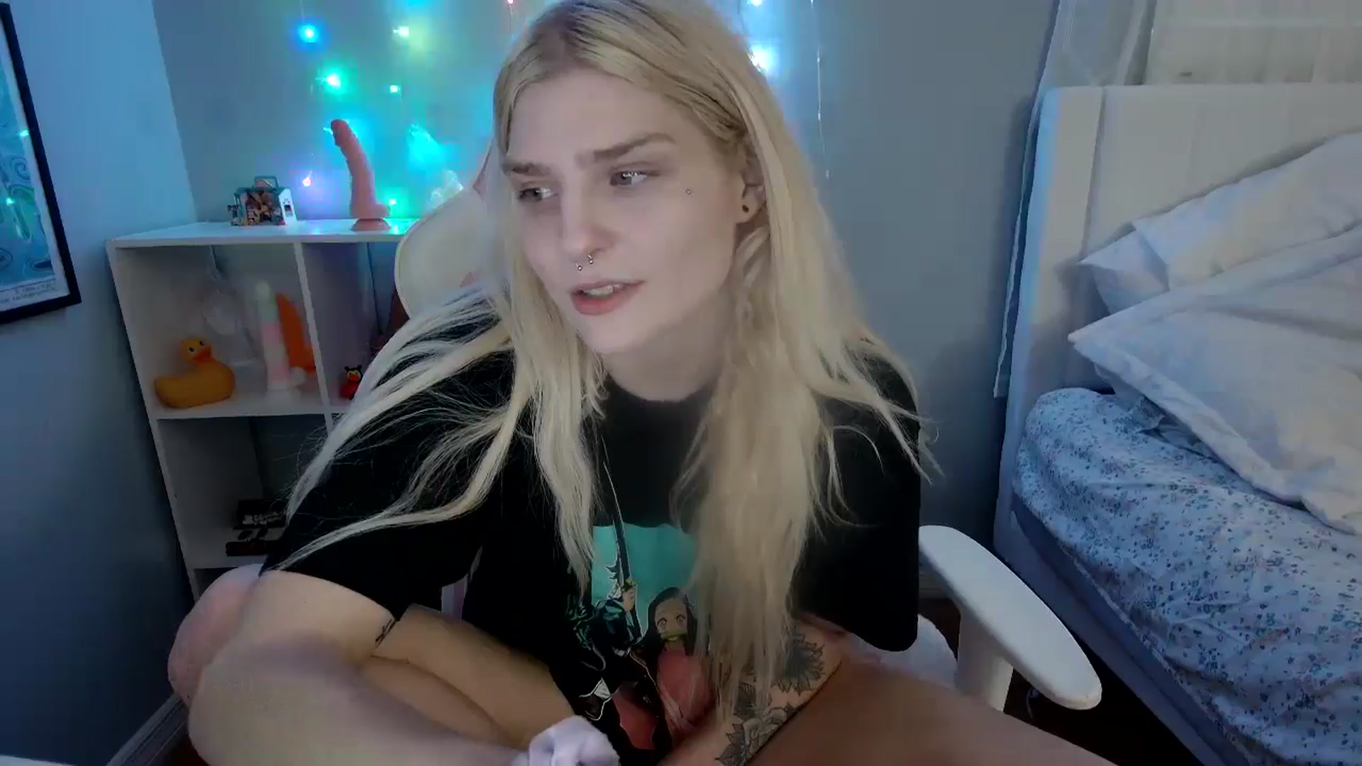 Gallery image thumbnail from DuckChan0's myfreecams stream on, 05/22/2024, 24:00 image 18 of 20