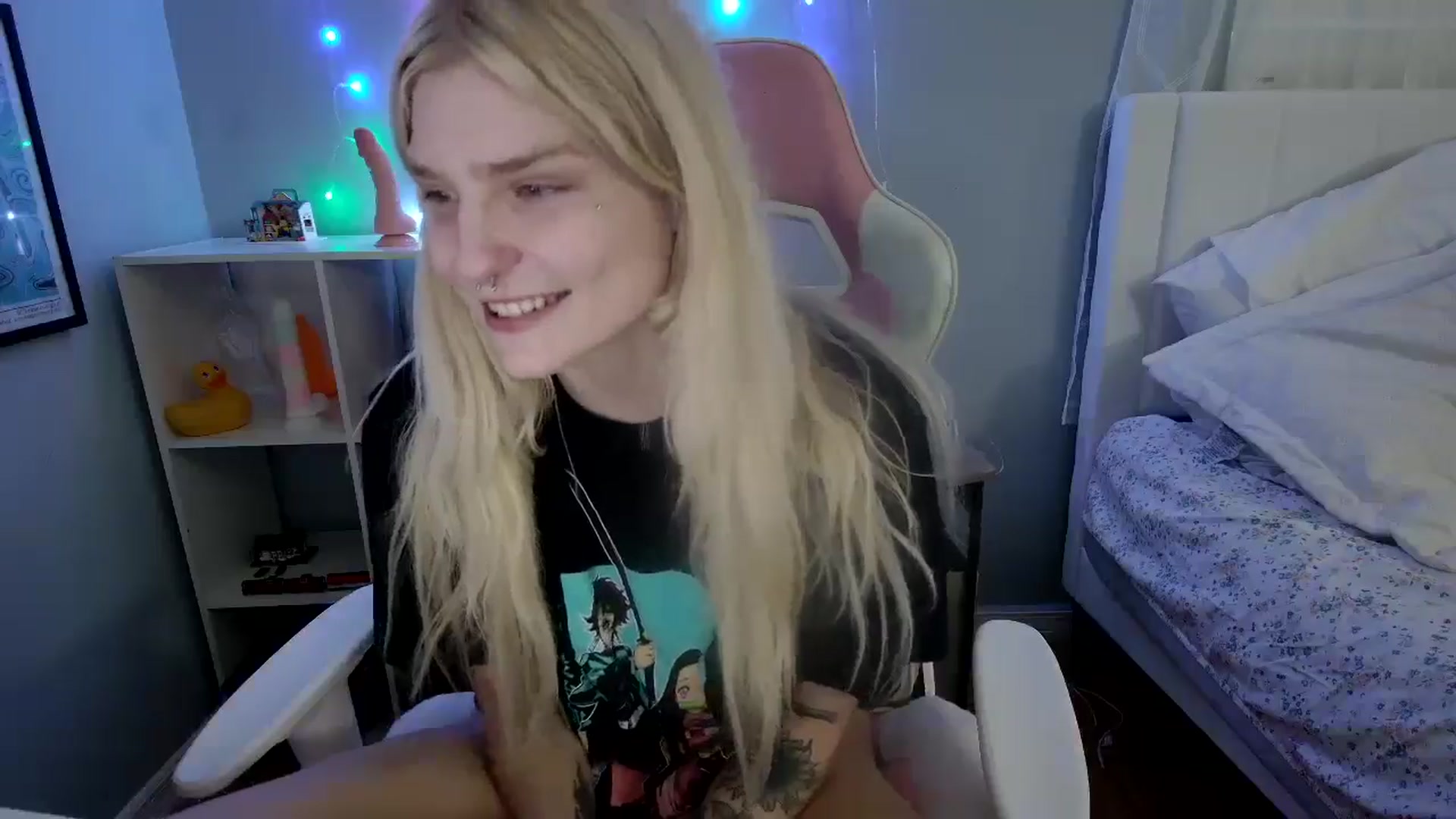 Gallery image thumbnail from DuckChan0's myfreecams stream on, 05/22/2024, 24:00 image 19 of 20