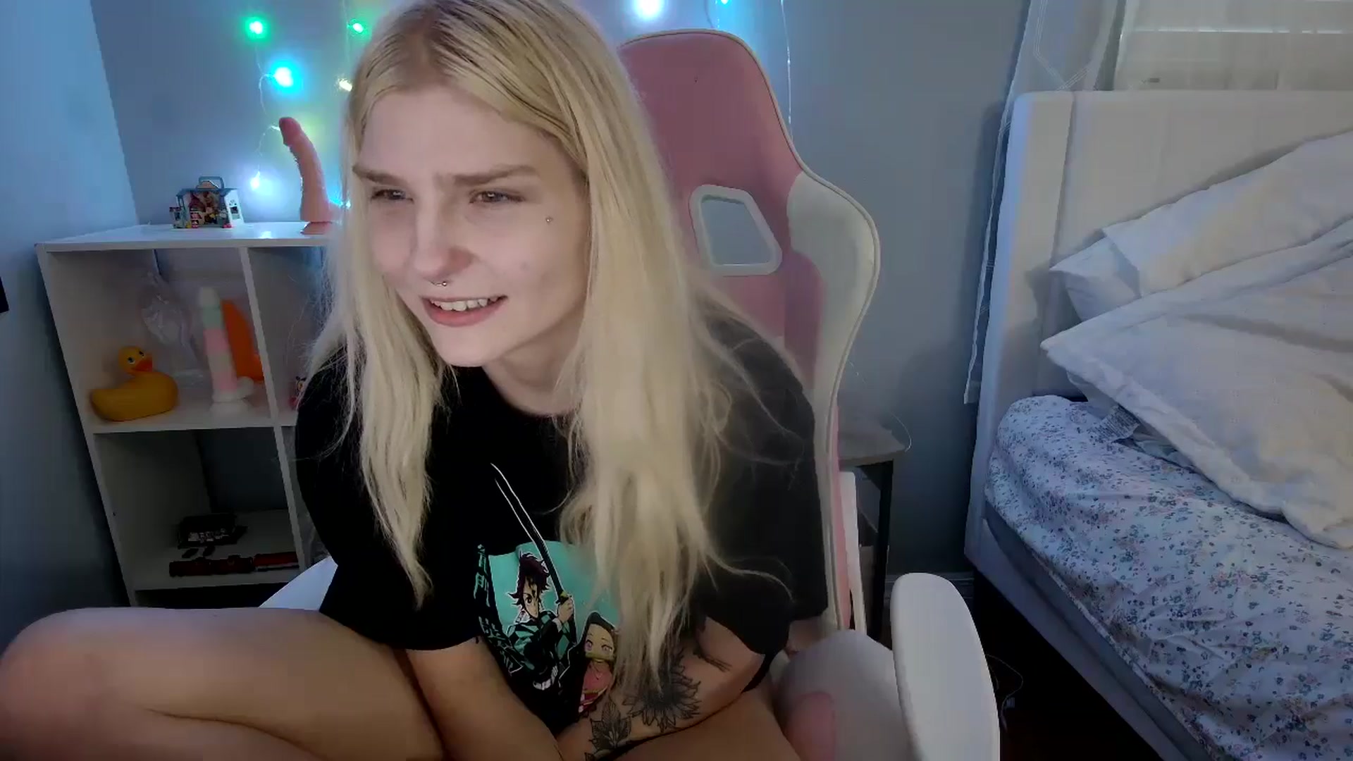 Gallery image thumbnail from DuckChan0's myfreecams stream on, 05/22/2024, 24:00 image 5 of 20