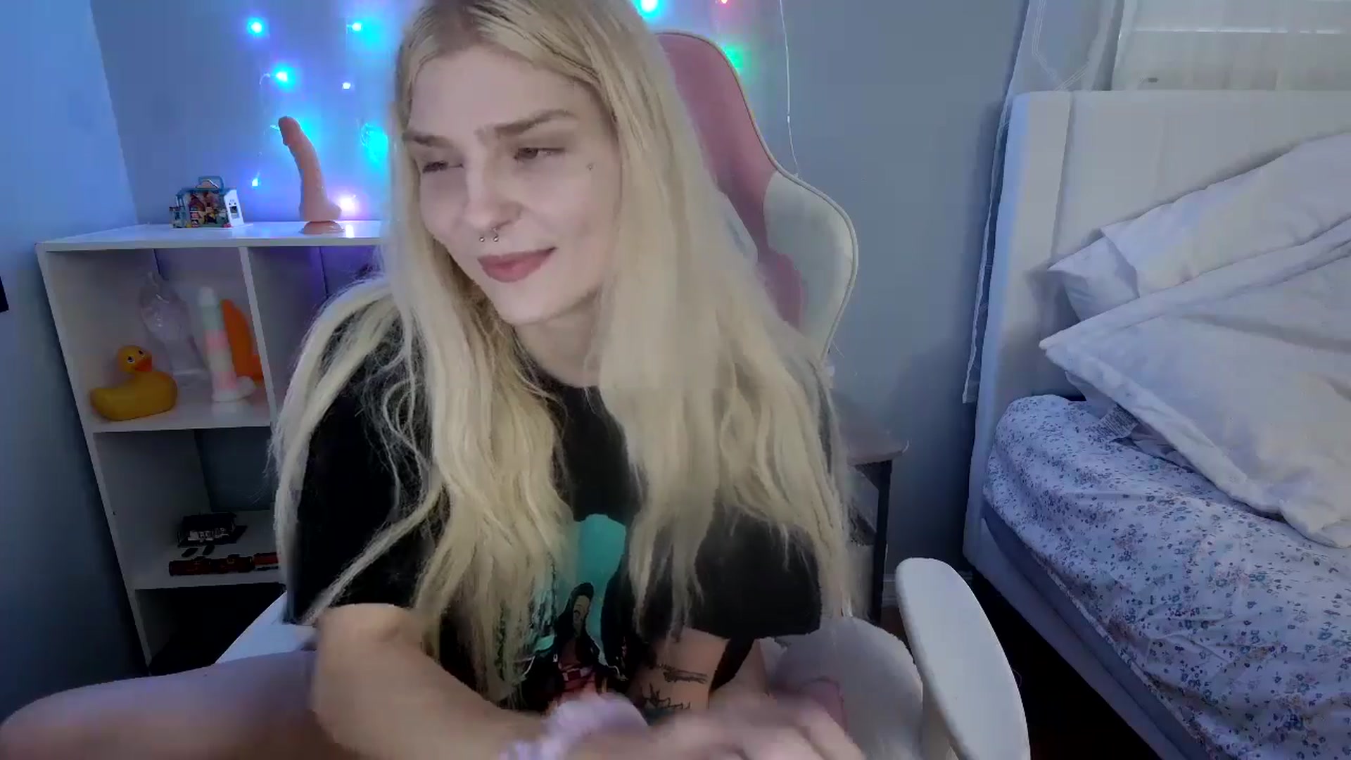 Gallery image thumbnail from DuckChan0's myfreecams stream on, 05/22/2024, 24:00 image 4 of 20