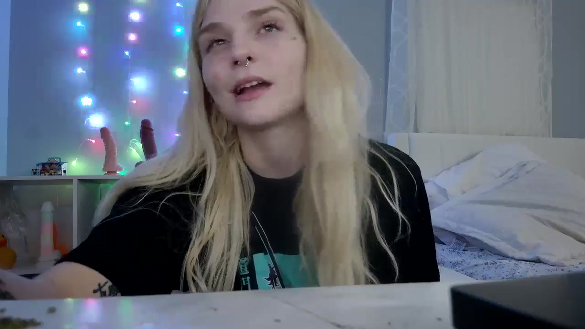 Gallery image thumbnail from DuckChan0's myfreecams stream on, 05/22/2024, 24:52 image 17 of 20