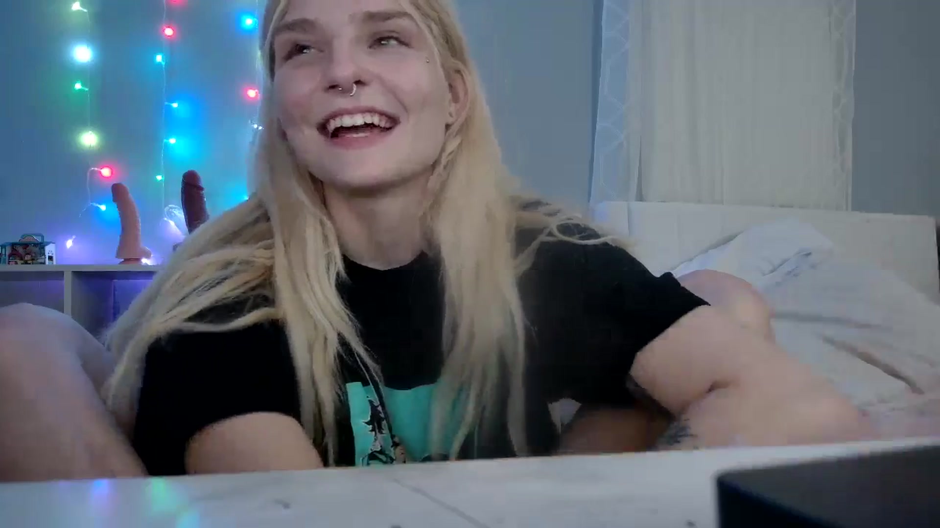 Gallery image thumbnail from DuckChan0's myfreecams stream on, 05/22/2024, 24:52 image 16 of 20