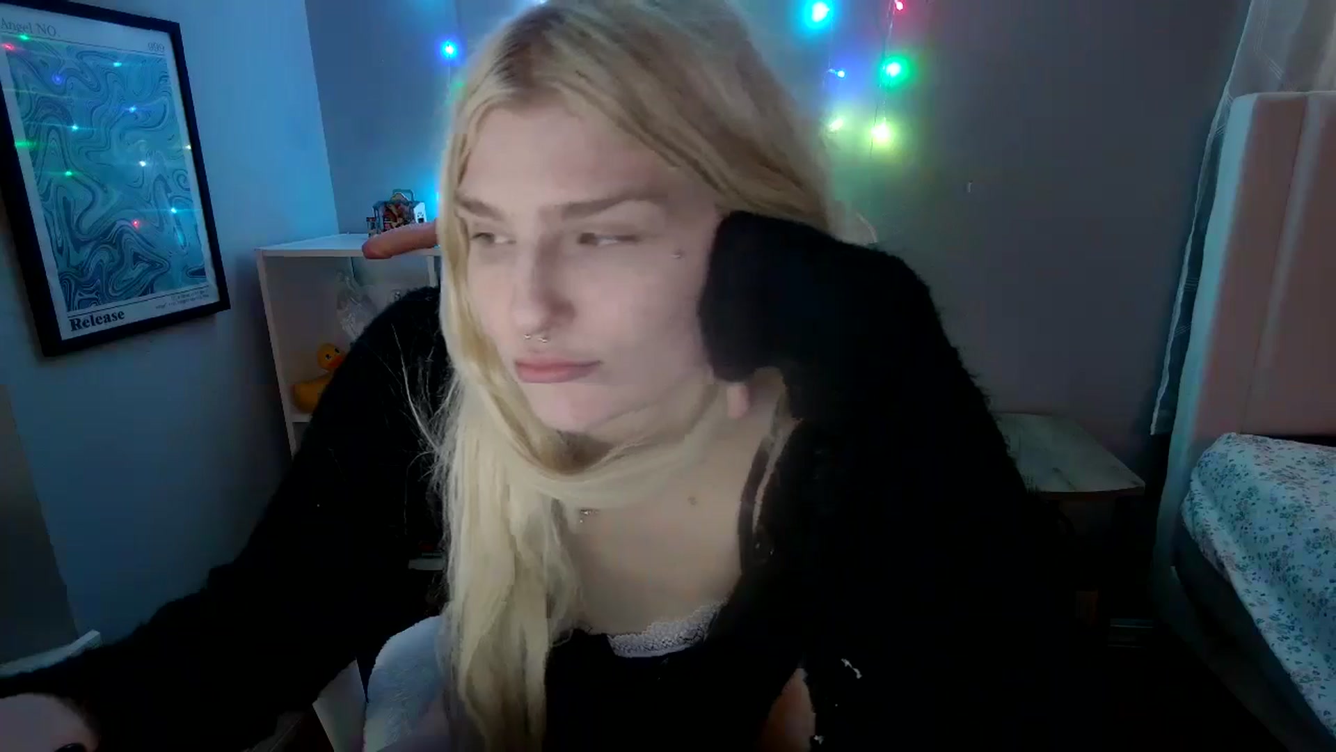 Gallery image thumbnail from DuckChan0's myfreecams stream on, 05/22/2024, 15:28 image 4 of 20