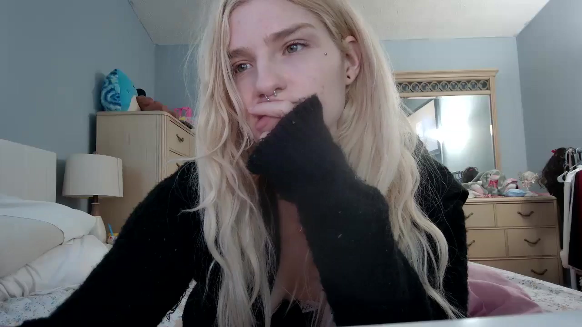Gallery image thumbnail from DuckChan0's myfreecams stream on, 05/22/2024, 16:05 image 1 of 20
