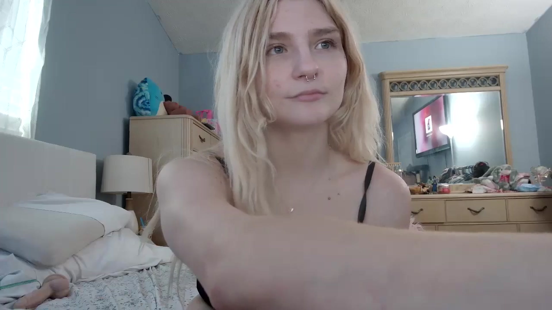 Gallery image thumbnail from DuckChan0's myfreecams stream on, 05/22/2024, 16:05 image 16 of 20