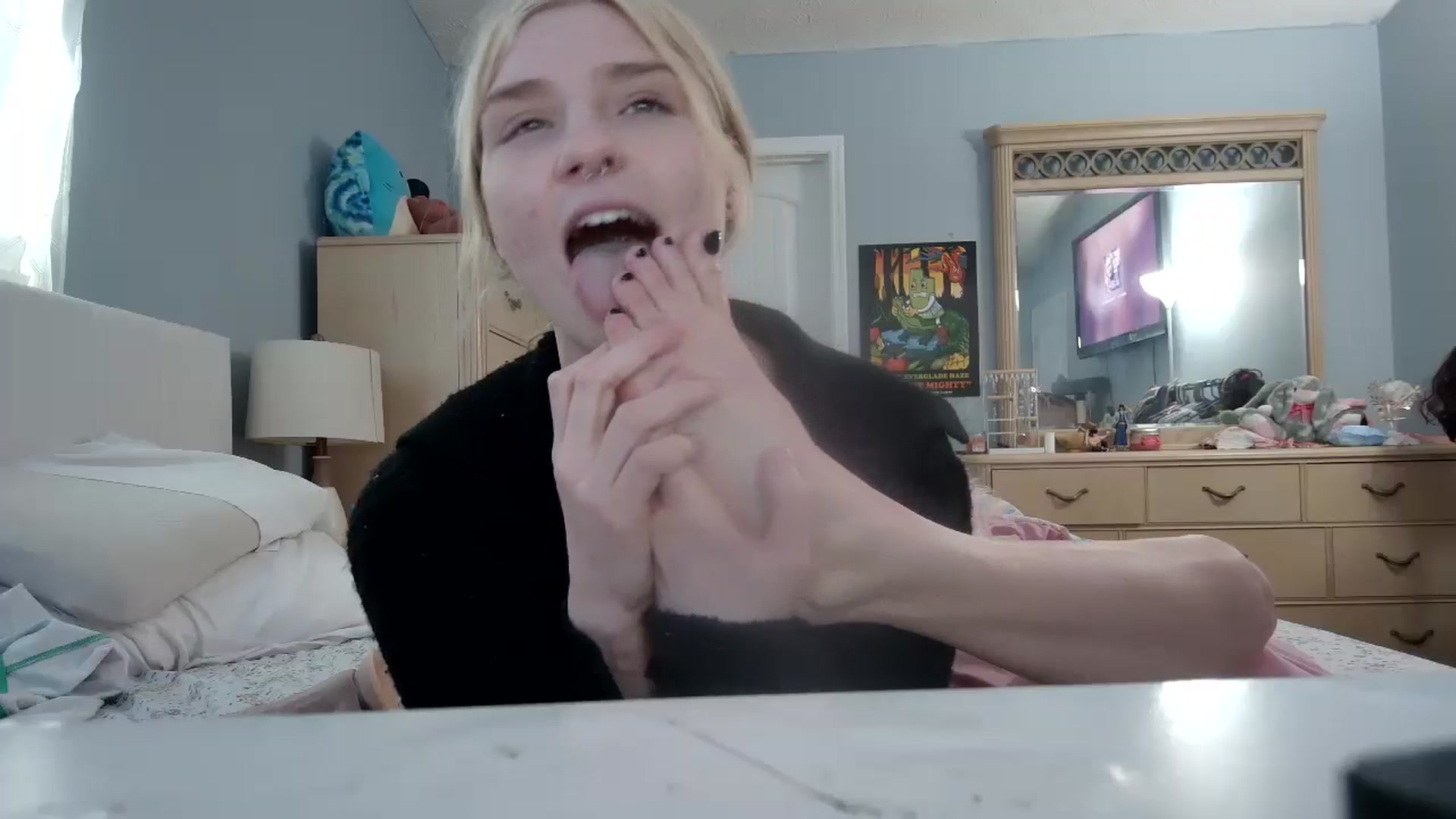 Gallery image thumbnail from DuckChan0's myfreecams stream on, 05/22/2024, 16:05 image 4 of 20