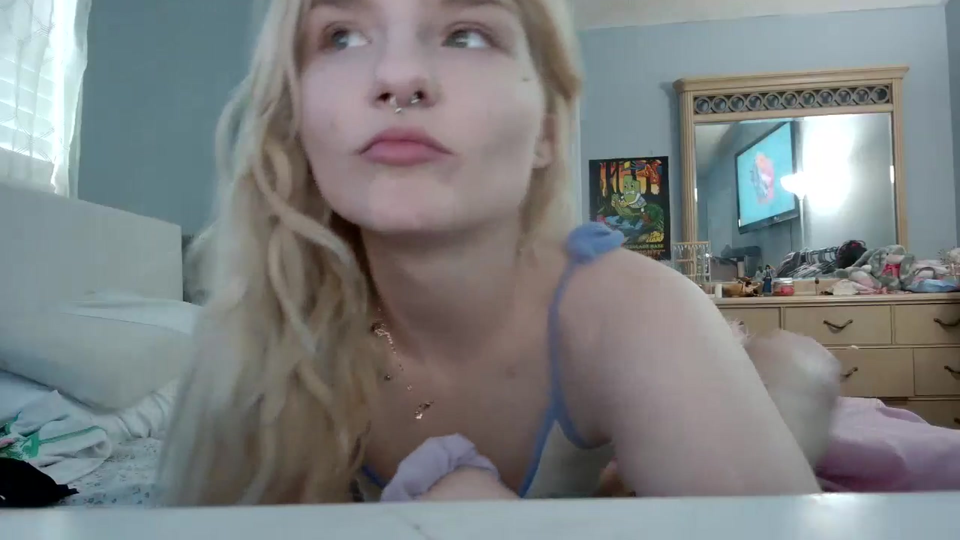 Gallery image thumbnail from DuckChan0's myfreecams stream on, 05/22/2024, 16:35 image 7 of 20