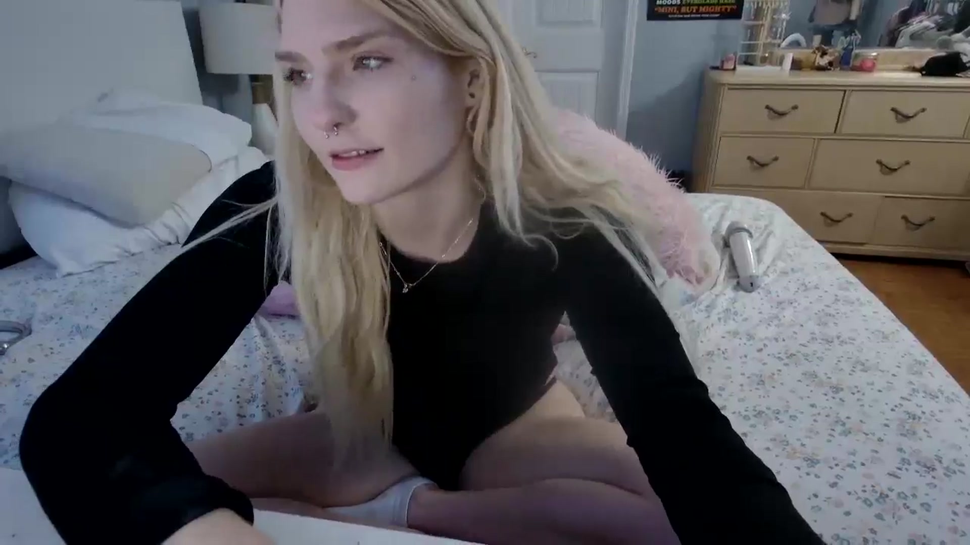 Gallery image thumbnail from DuckChan0's myfreecams stream on, 05/22/2024, 23:56 image 11 of 20