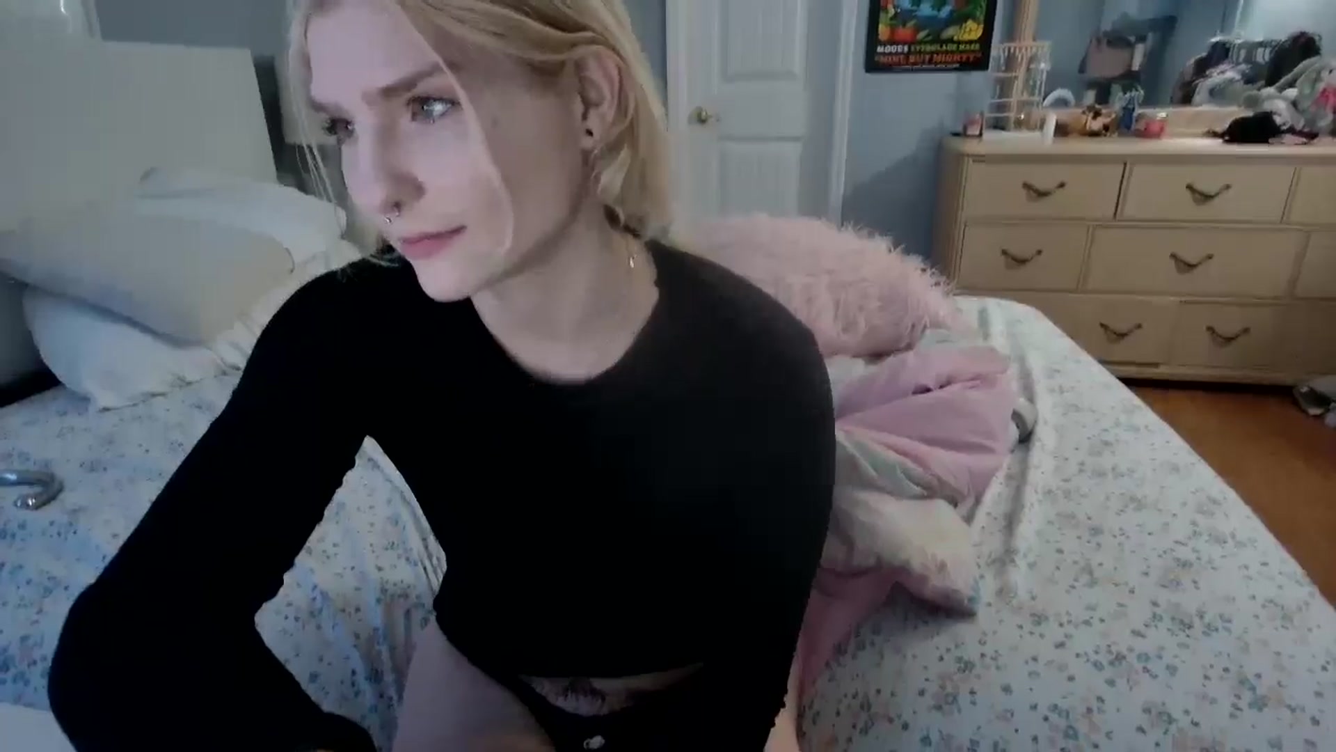 Gallery image thumbnail from DuckChan0's myfreecams stream on, 05/22/2024, 23:56 image 3 of 20