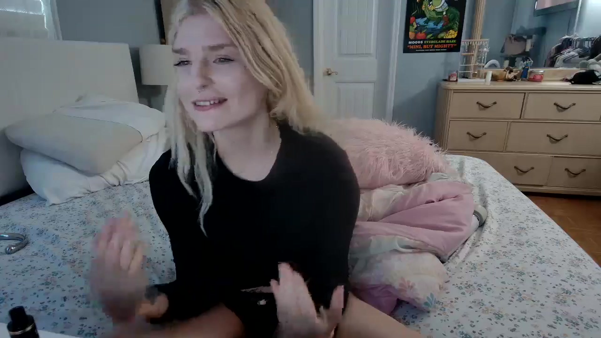 Gallery image thumbnail from DuckChan0's myfreecams stream on, 05/22/2024, 23:56 image 4 of 20