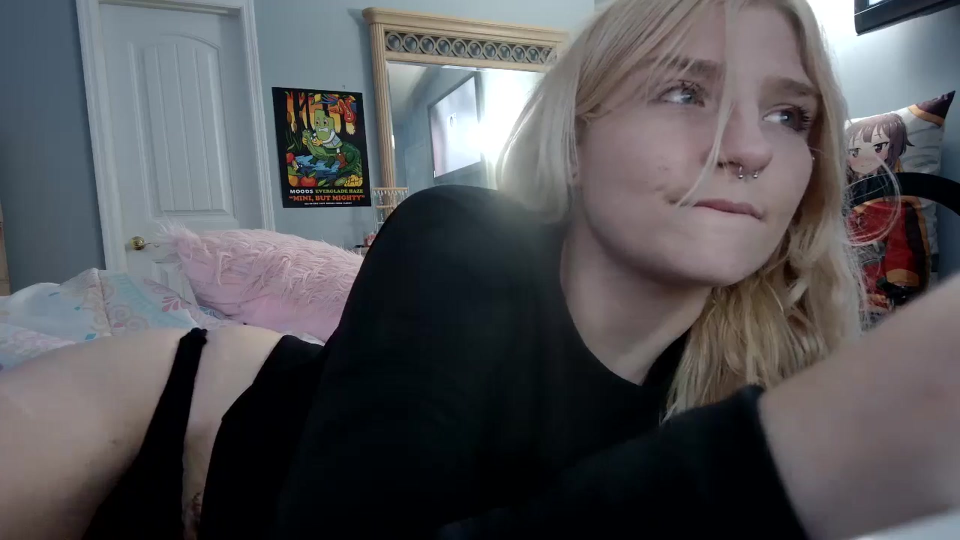 Gallery image thumbnail from DuckChan0's myfreecams stream on, 05/22/2024, 23:56 image 17 of 20
