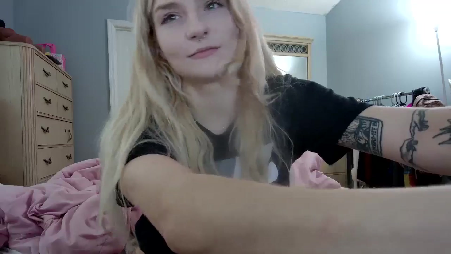 Gallery image thumbnail from DuckChan0's myfreecams stream on, 05/23/2024, 15:33 image 18 of 20
