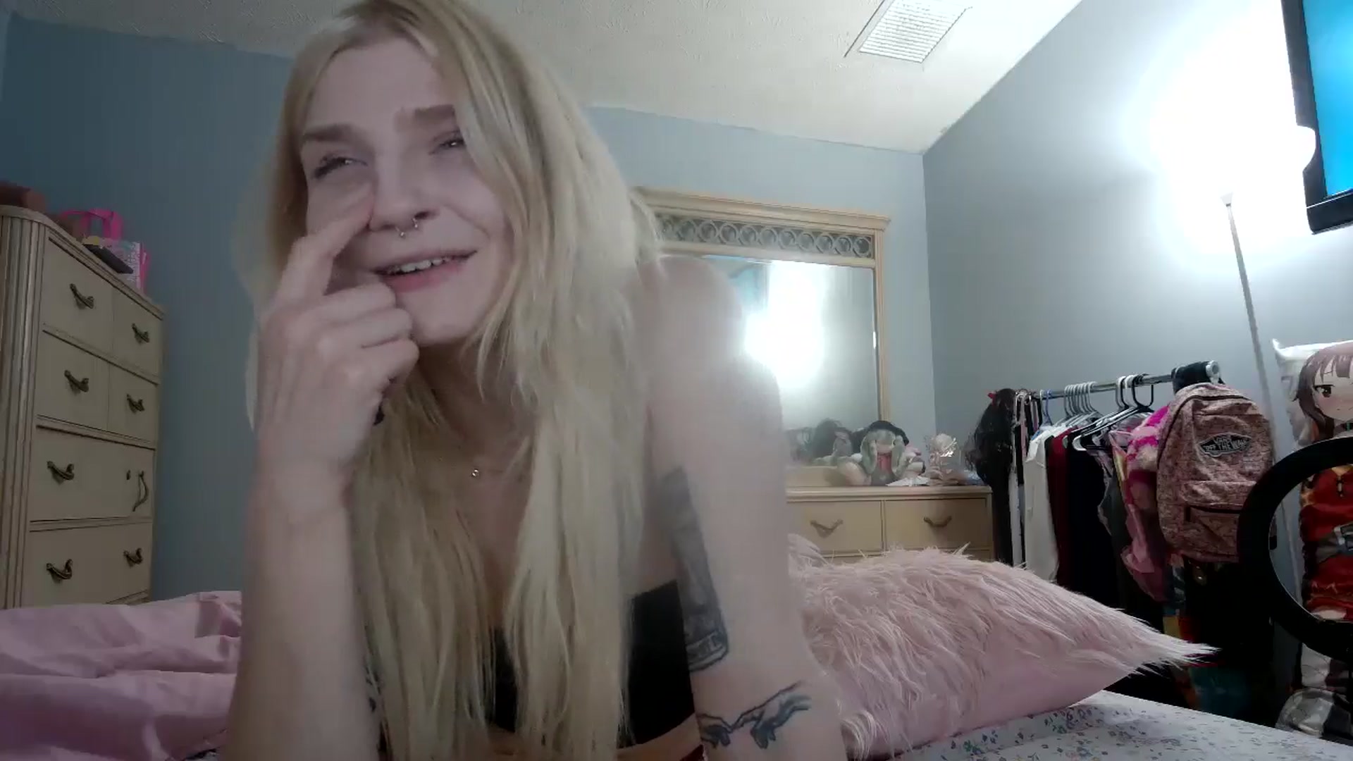 Gallery image thumbnail from DuckChan0's myfreecams stream on, 05/24/2024, 24:20 image 9 of 20