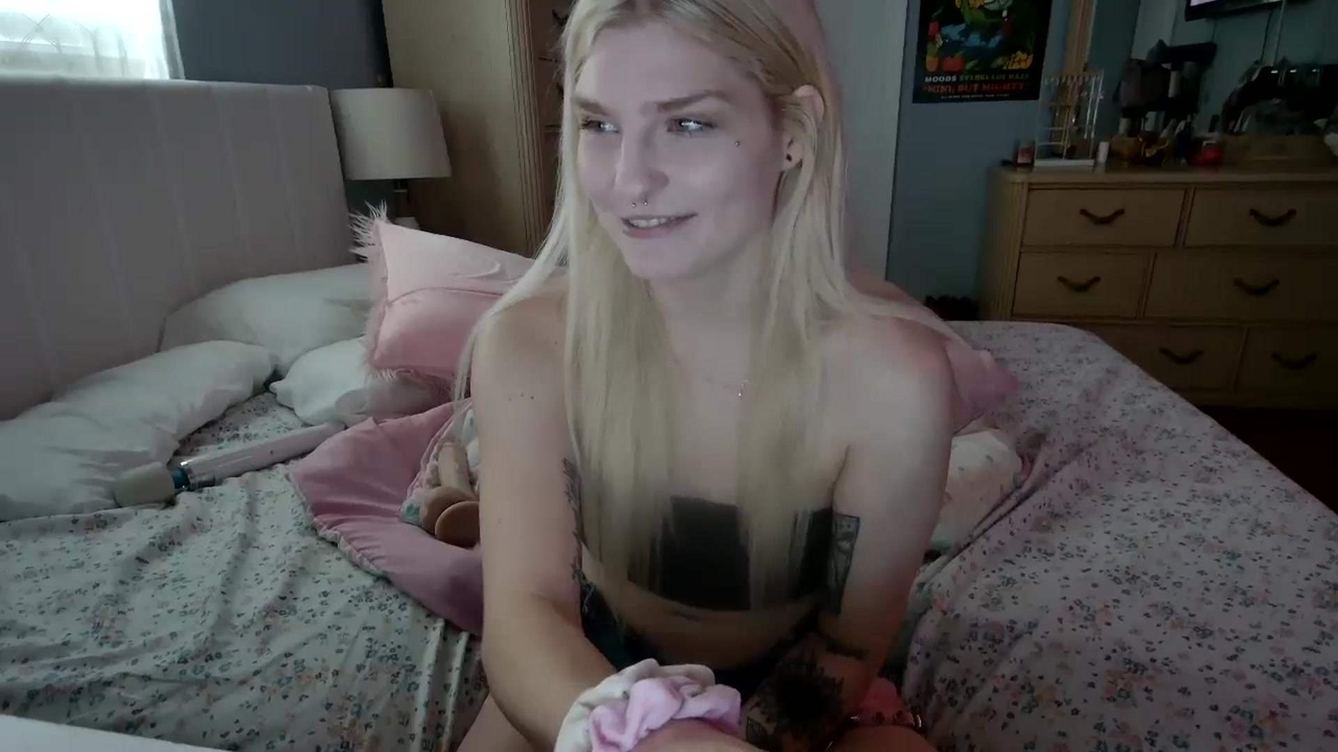 Gallery image thumbnail from DuckChan0's myfreecams stream on, 05/24/2024, 14:21 image 17 of 20
