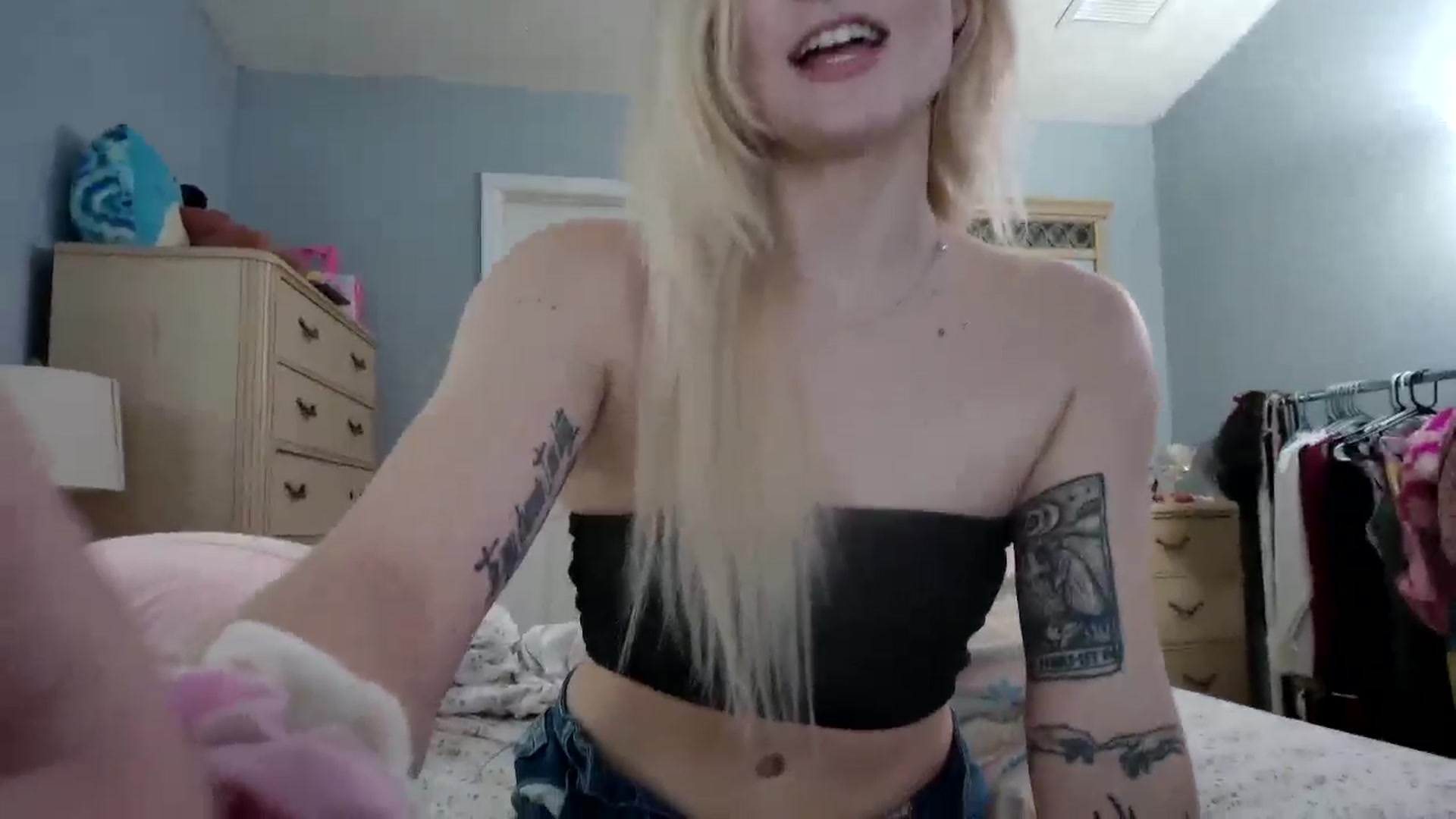 Gallery image thumbnail from DuckChan0's myfreecams stream on, 05/24/2024, 15:34 image 15 of 20