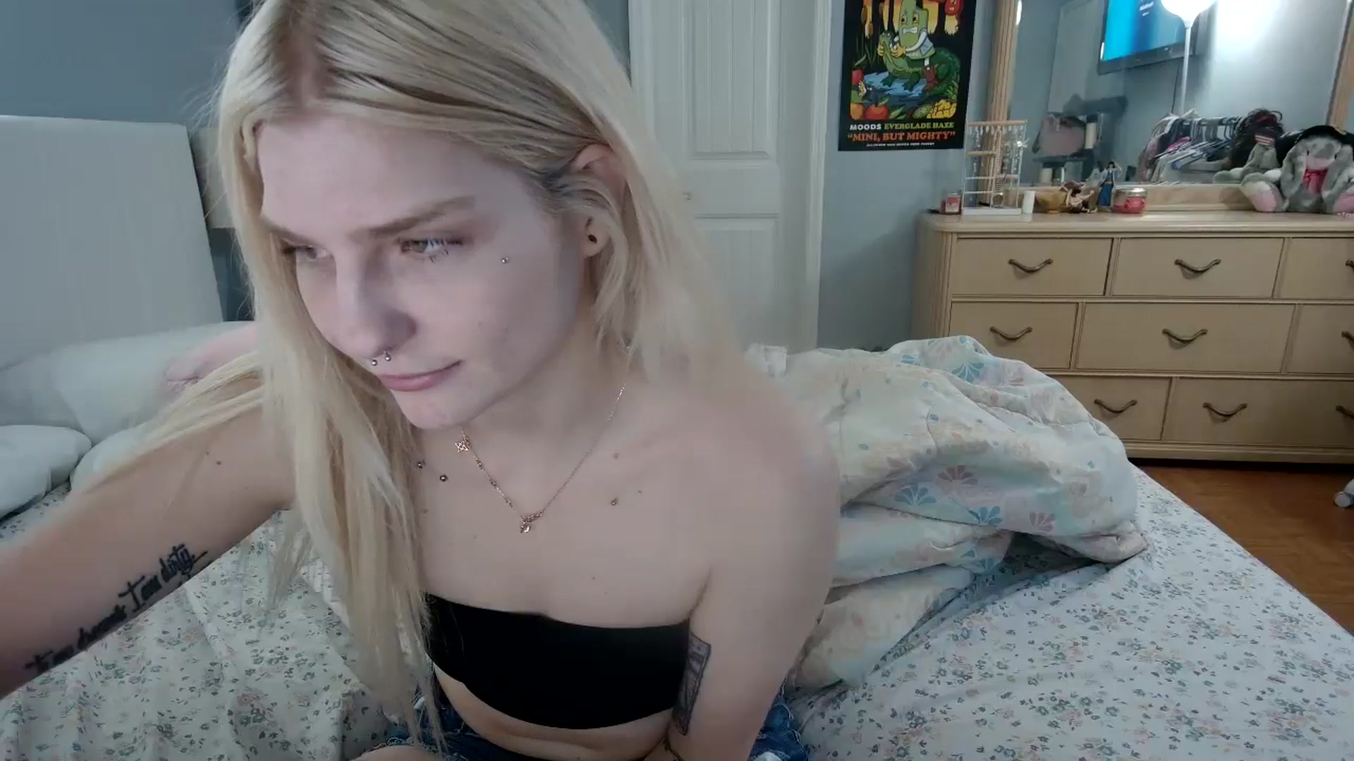 Gallery image thumbnail from DuckChan0's myfreecams stream on, 05/24/2024, 15:34 image 2 of 20