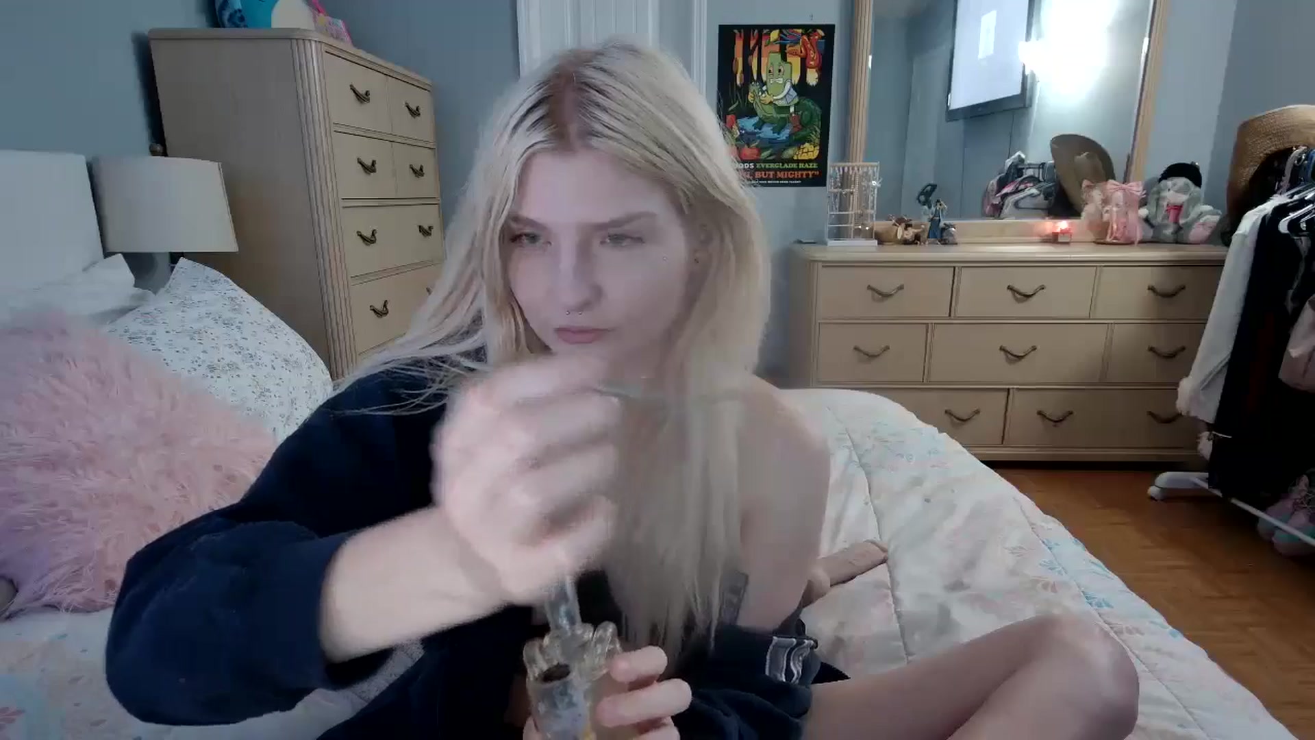 Gallery image thumbnail from DuckChan0's myfreecams stream on, 05/25/2024, 23:16 image 19 of 20