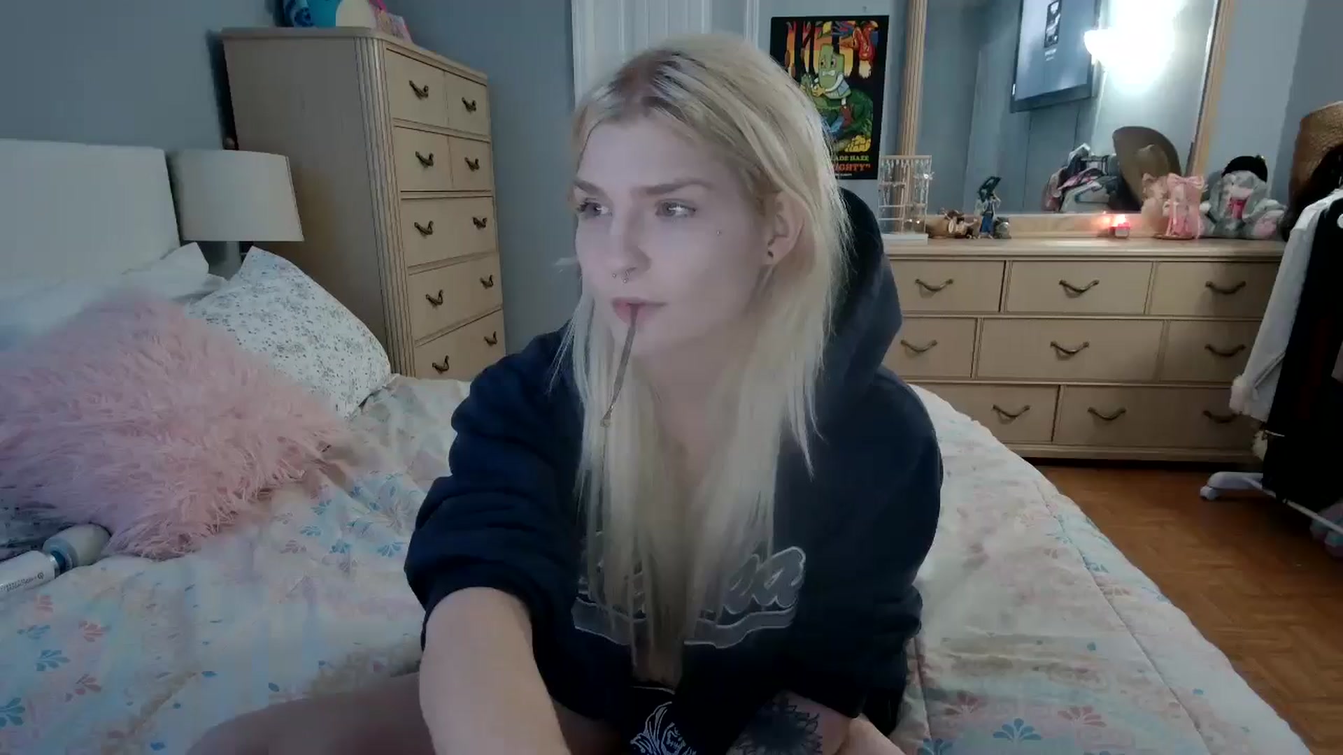 Gallery image thumbnail from DuckChan0's myfreecams stream on, 05/25/2024, 23:16 image 3 of 20