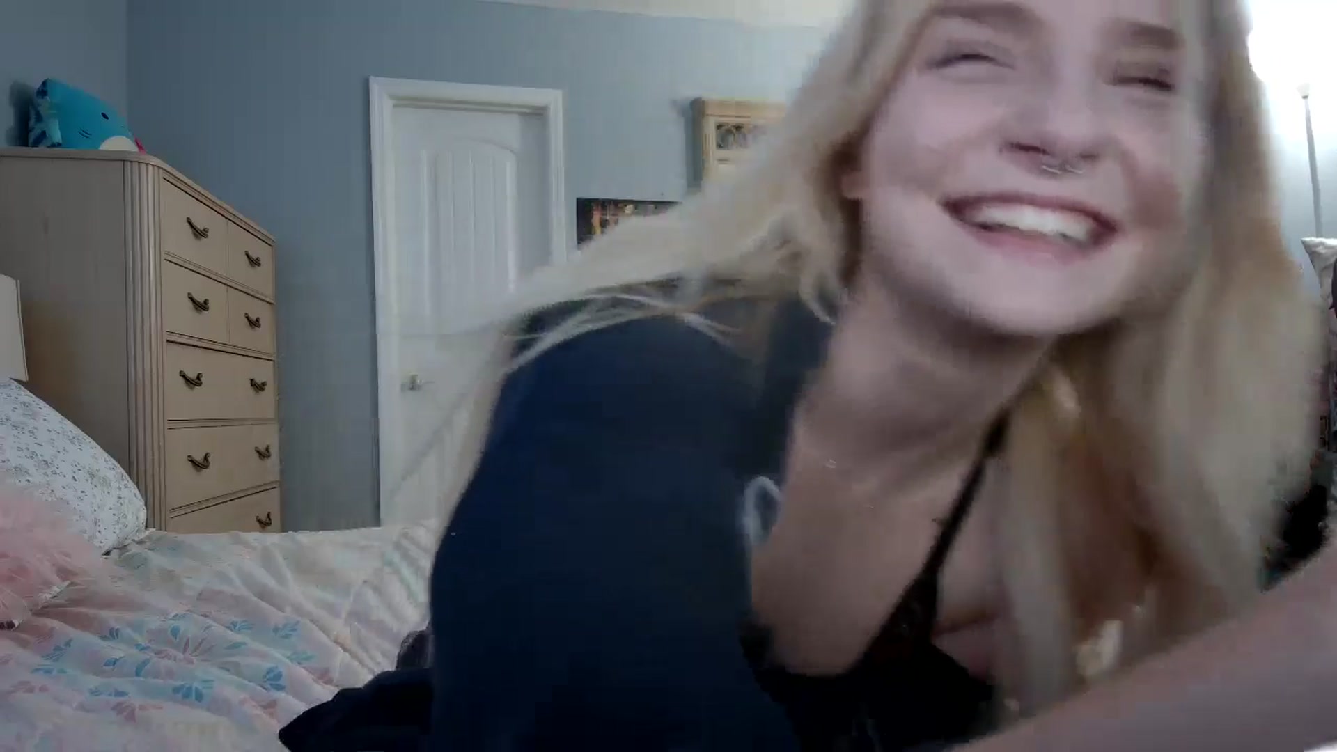 Gallery image thumbnail from DuckChan0's myfreecams stream on, 05/25/2024, 23:16 image 10 of 20