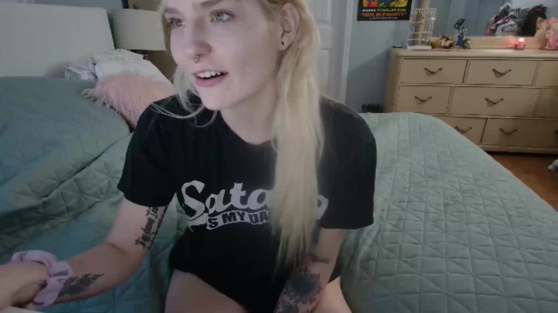 Gallery image thumbnail from DuckChan0's myfreecams stream on, 05/26/2024, 23:33 image 4 of 20