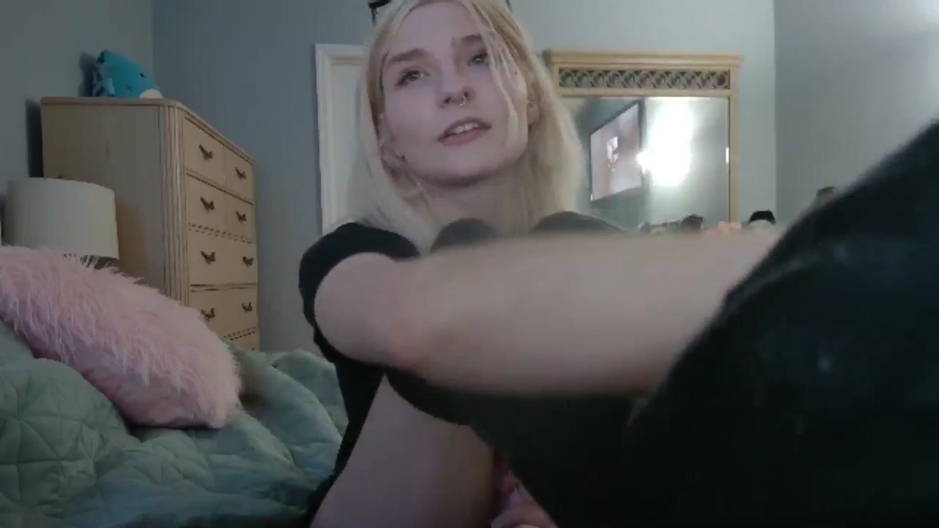 Gallery image thumbnail from DuckChan0's myfreecams stream on, 05/26/2024, 23:33 image 14 of 20