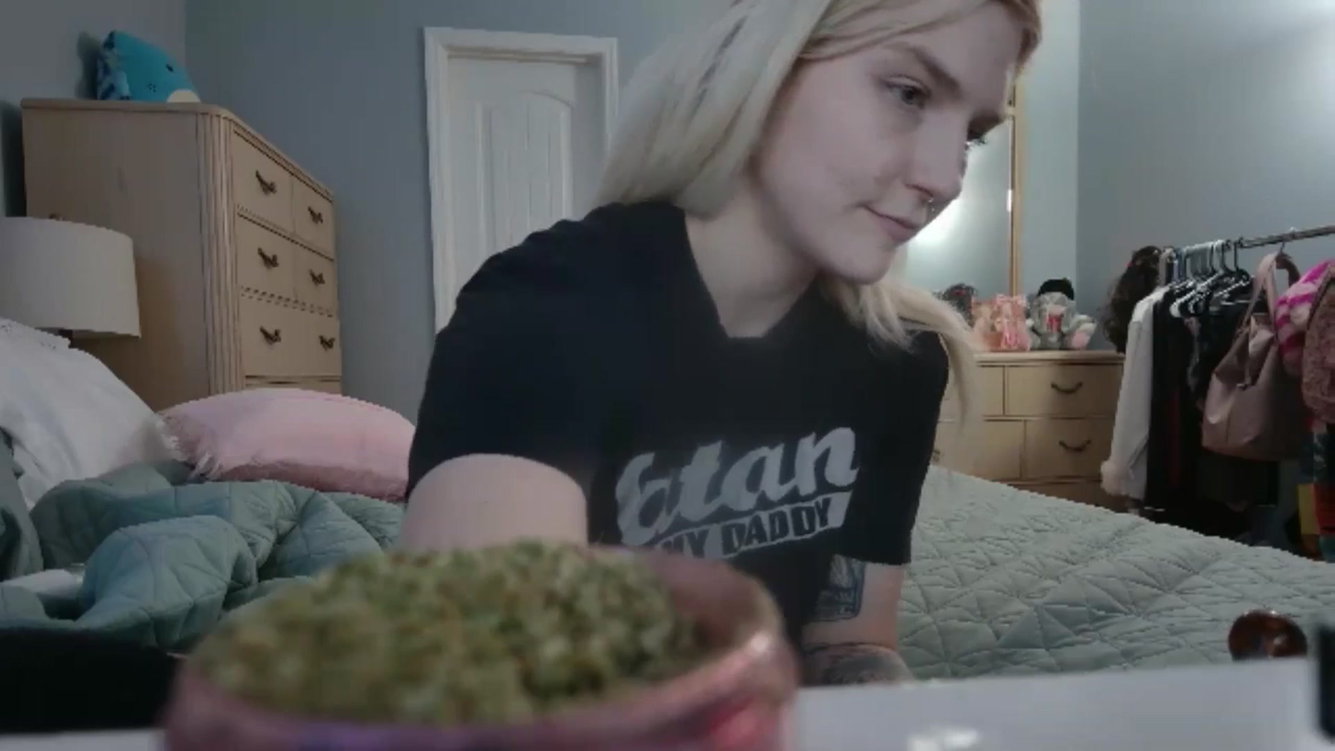 Gallery image thumbnail from DuckChan0's myfreecams stream on, 05/26/2024, 23:33 image 19 of 20