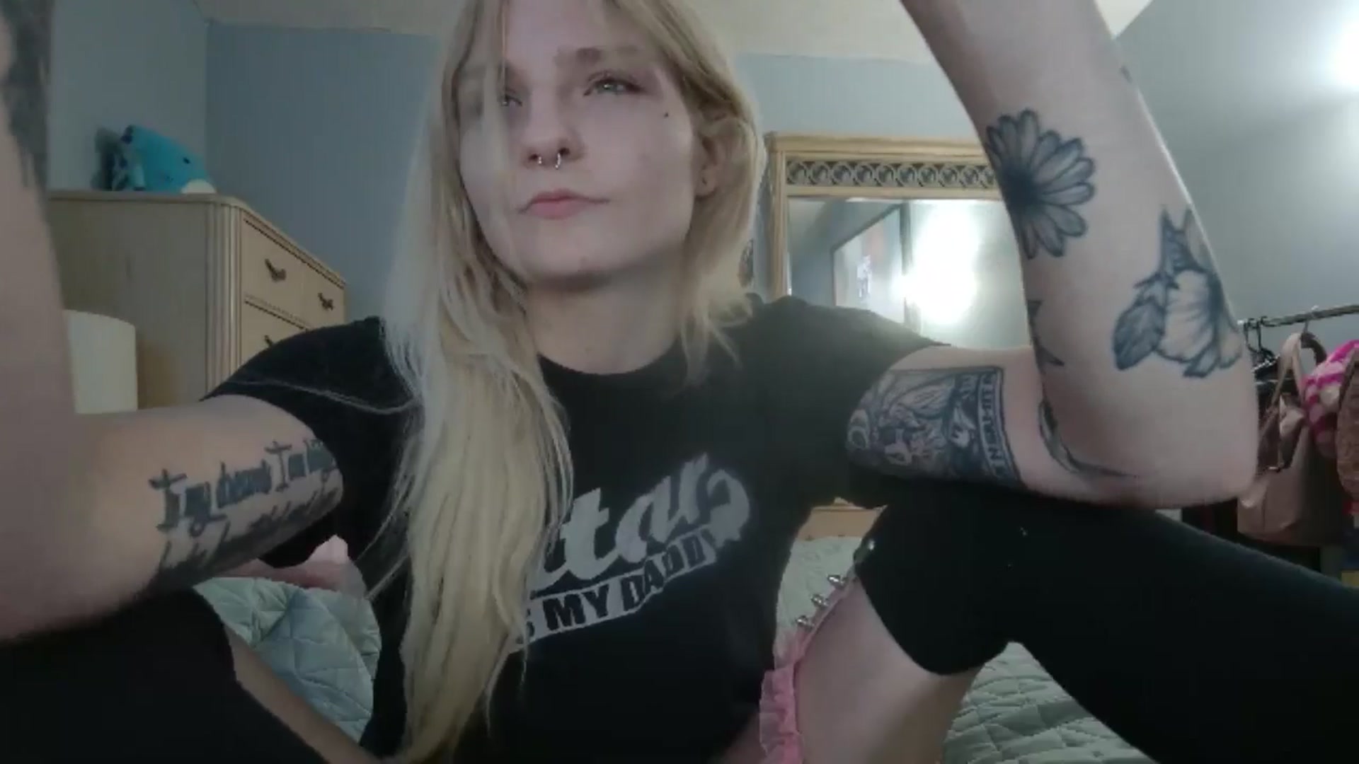 Gallery image thumbnail from DuckChan0's myfreecams stream on, 05/26/2024, 23:56 image 2 of 20