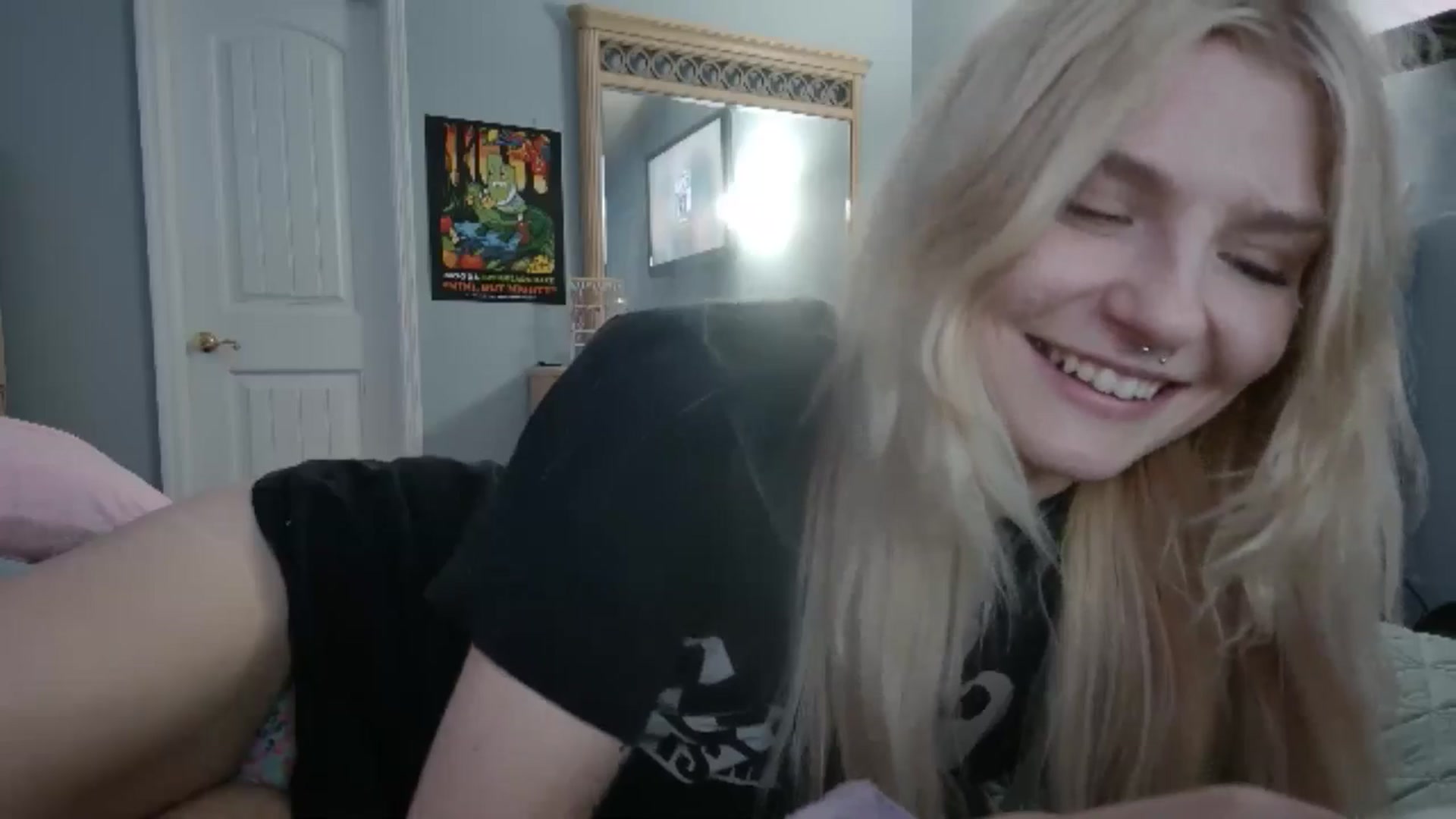 Gallery image thumbnail from DuckChan0's myfreecams stream on, 05/26/2024, 23:56 image 4 of 20