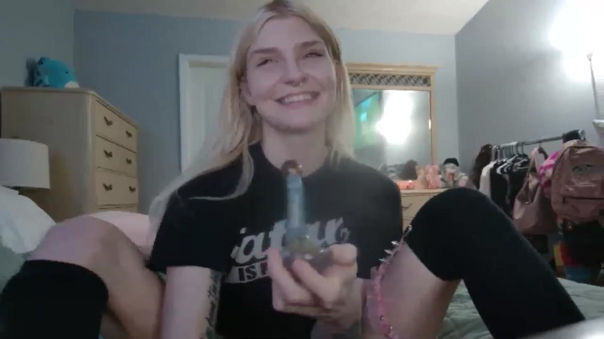 Gallery image thumbnail from DuckChan0's myfreecams stream on, 05/26/2024, 23:56 image 13 of 20