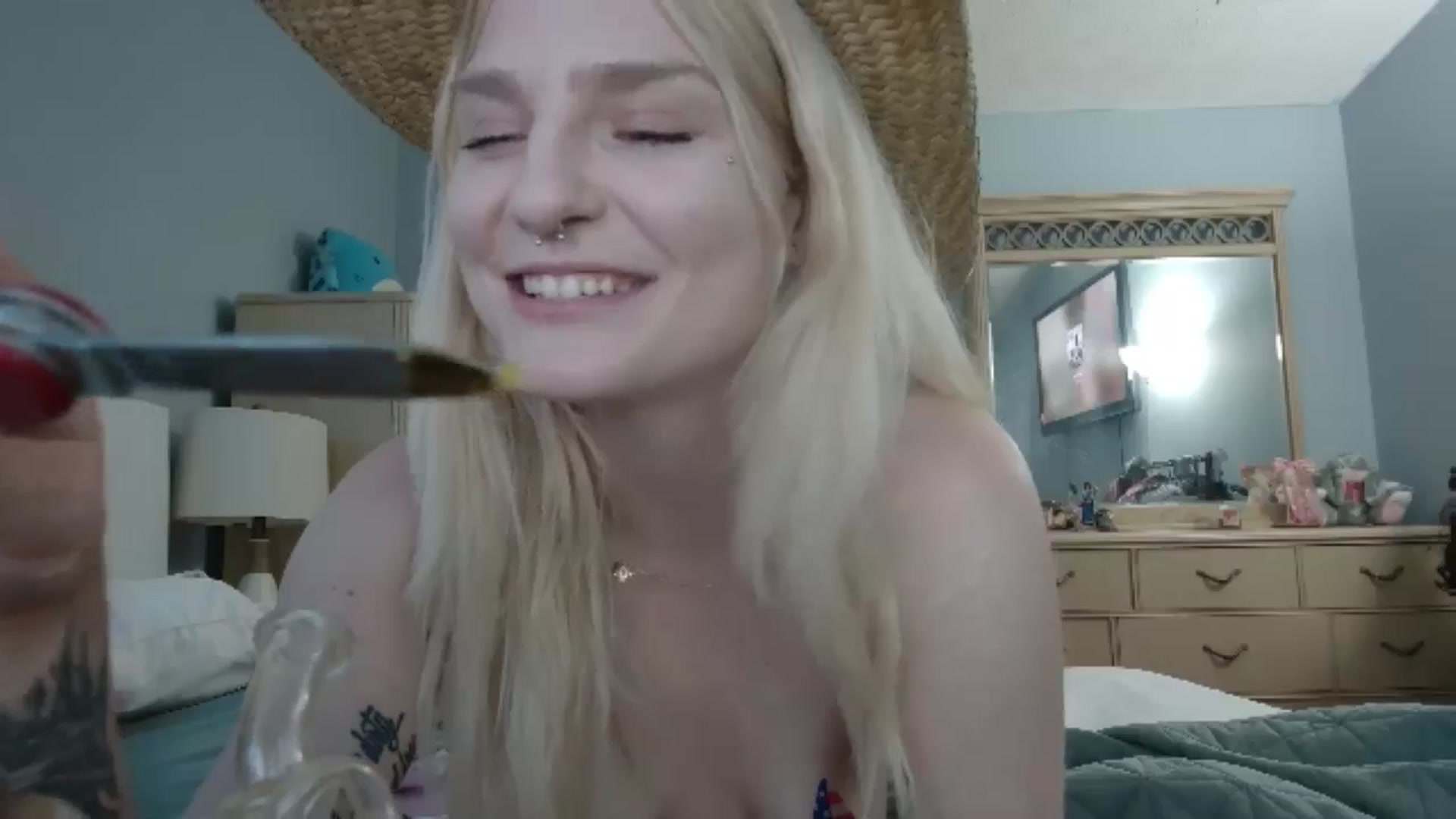 Gallery image thumbnail from DuckChan0's myfreecams stream on, 05/27/2024, 21:18 image 5 of 20