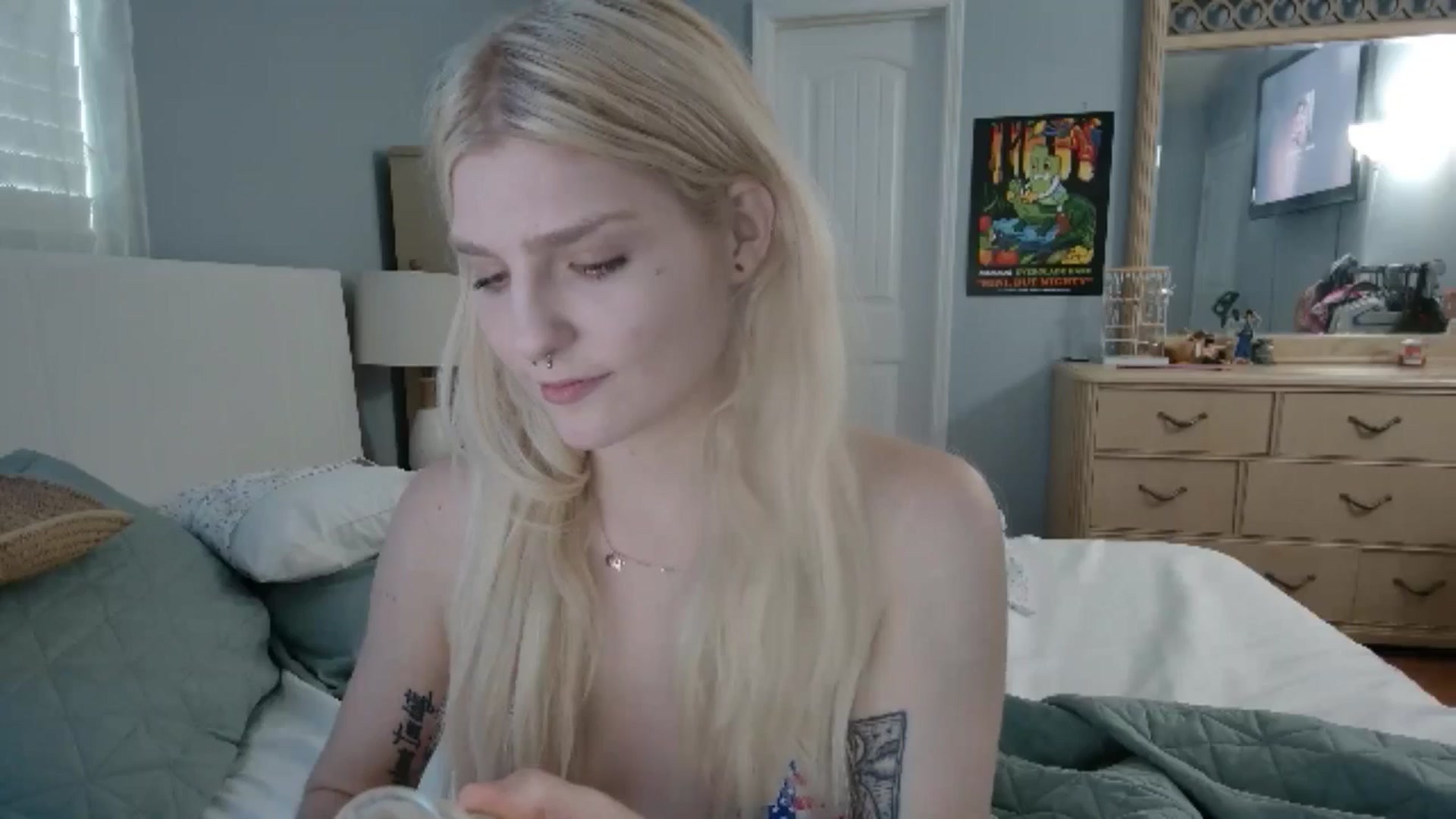 Gallery image thumbnail from DuckChan0's myfreecams stream on, 05/27/2024, 21:18 image 14 of 20