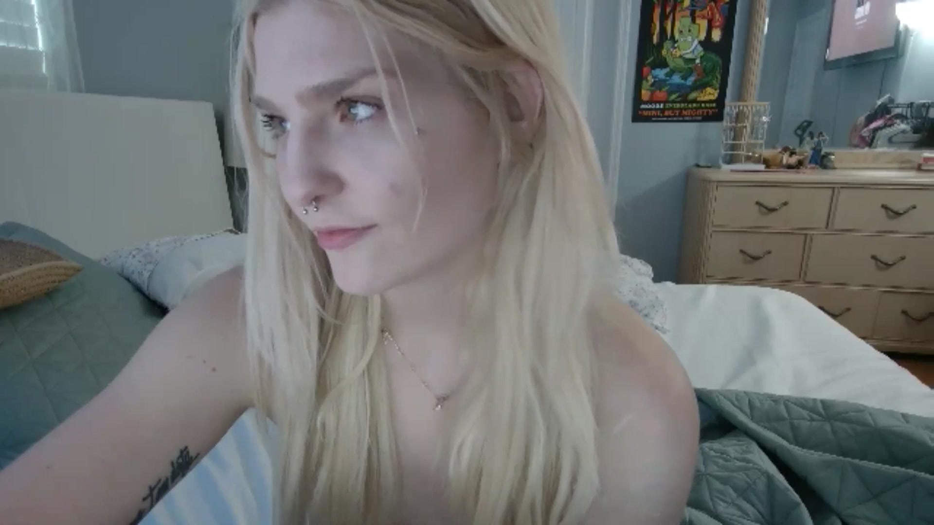 Gallery image thumbnail from DuckChan0's myfreecams stream on, 05/27/2024, 21:18 image 18 of 20