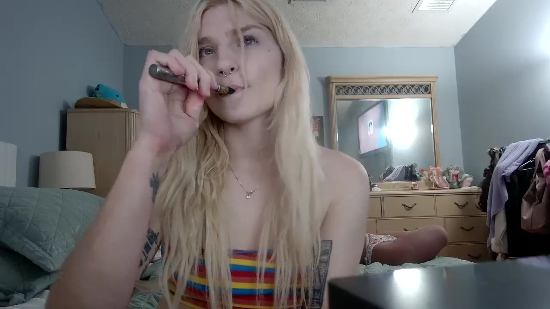 Gallery image thumbnail from DuckChan0's myfreecams stream on, 05/28/2024, 22:32 image 5 of 20