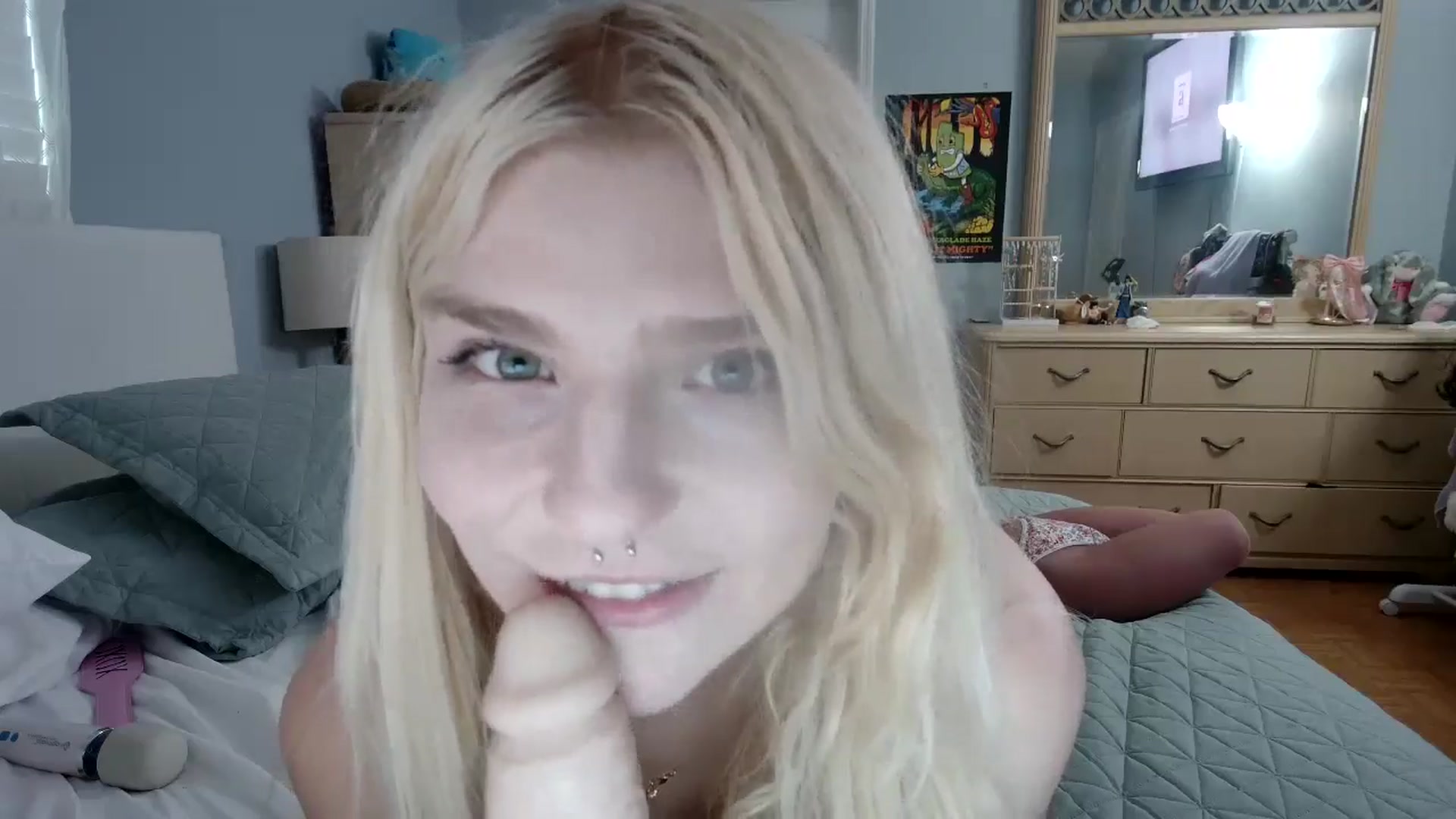 Gallery image thumbnail from DuckChan0's myfreecams stream on, 05/28/2024, 22:32 image 15 of 20