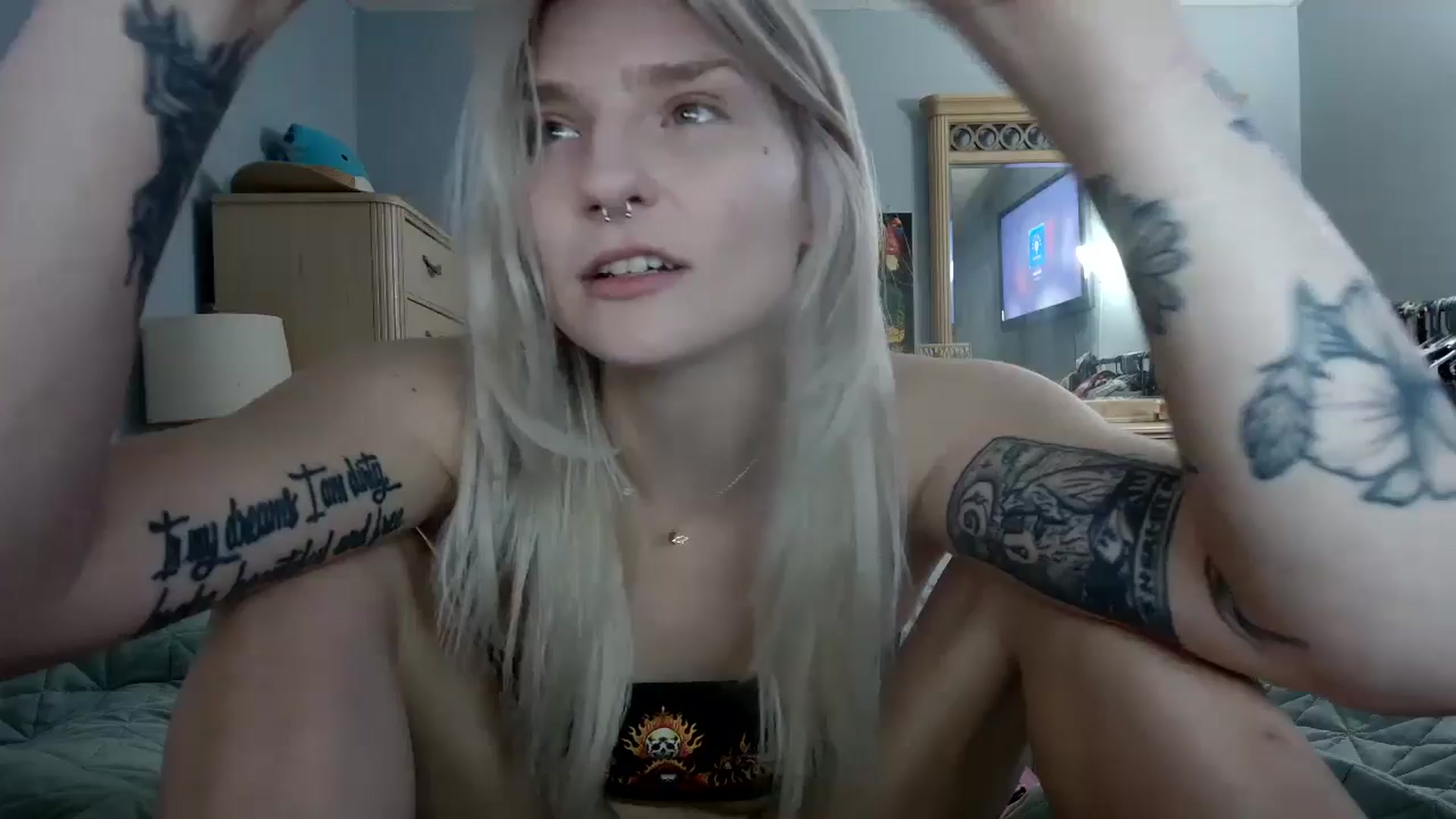 Gallery image thumbnail from DuckChan0's myfreecams stream on, 05/30/2024, 24:30 image 18 of 20