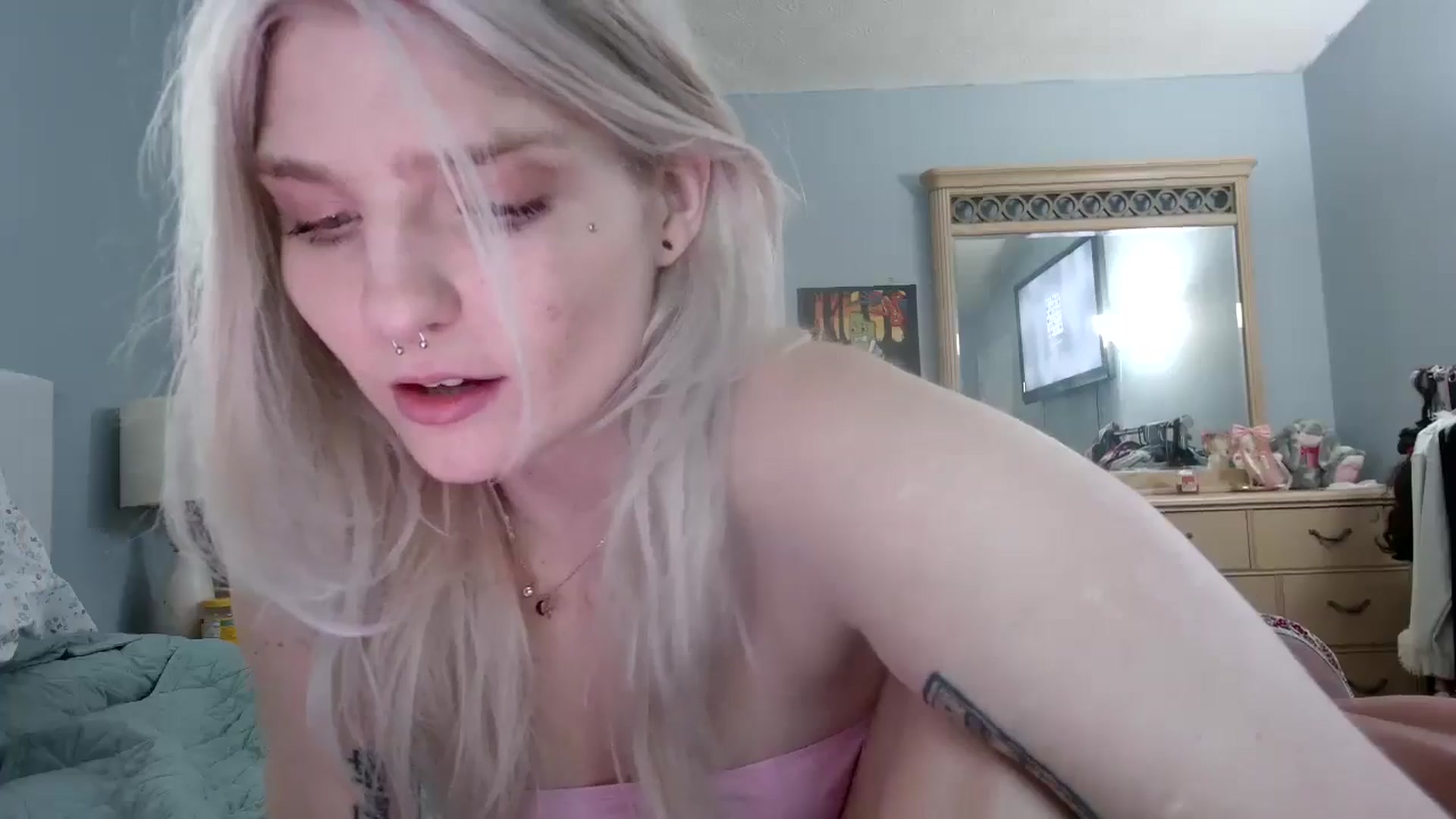 Gallery image thumbnail from DuckChan0's myfreecams stream on, 05/30/2024, 14:09 image 14 of 20