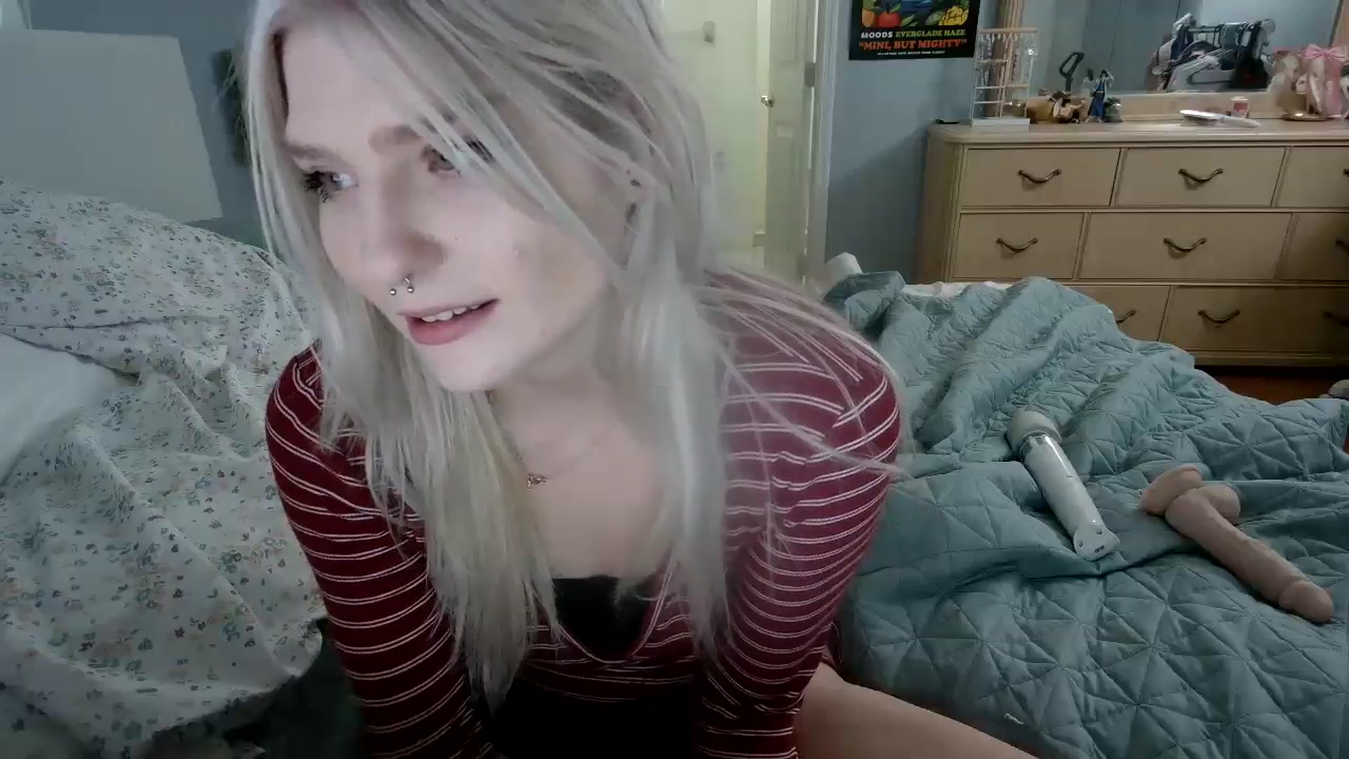 Gallery image thumbnail from DuckChan0's myfreecams stream on, 05/30/2024, 19:12 image 10 of 20