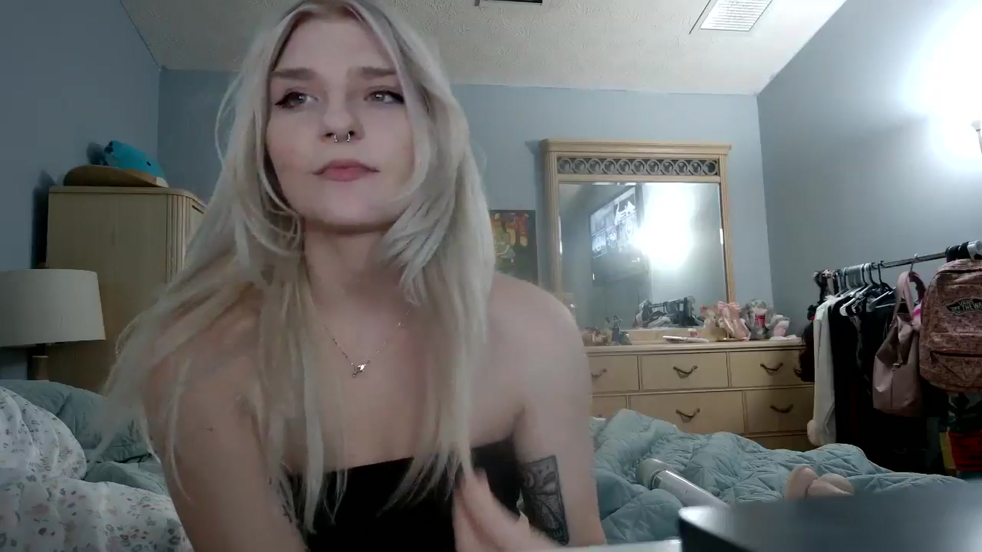 Gallery image thumbnail from DuckChan0's myfreecams stream on, 05/30/2024, 19:12 image 18 of 20