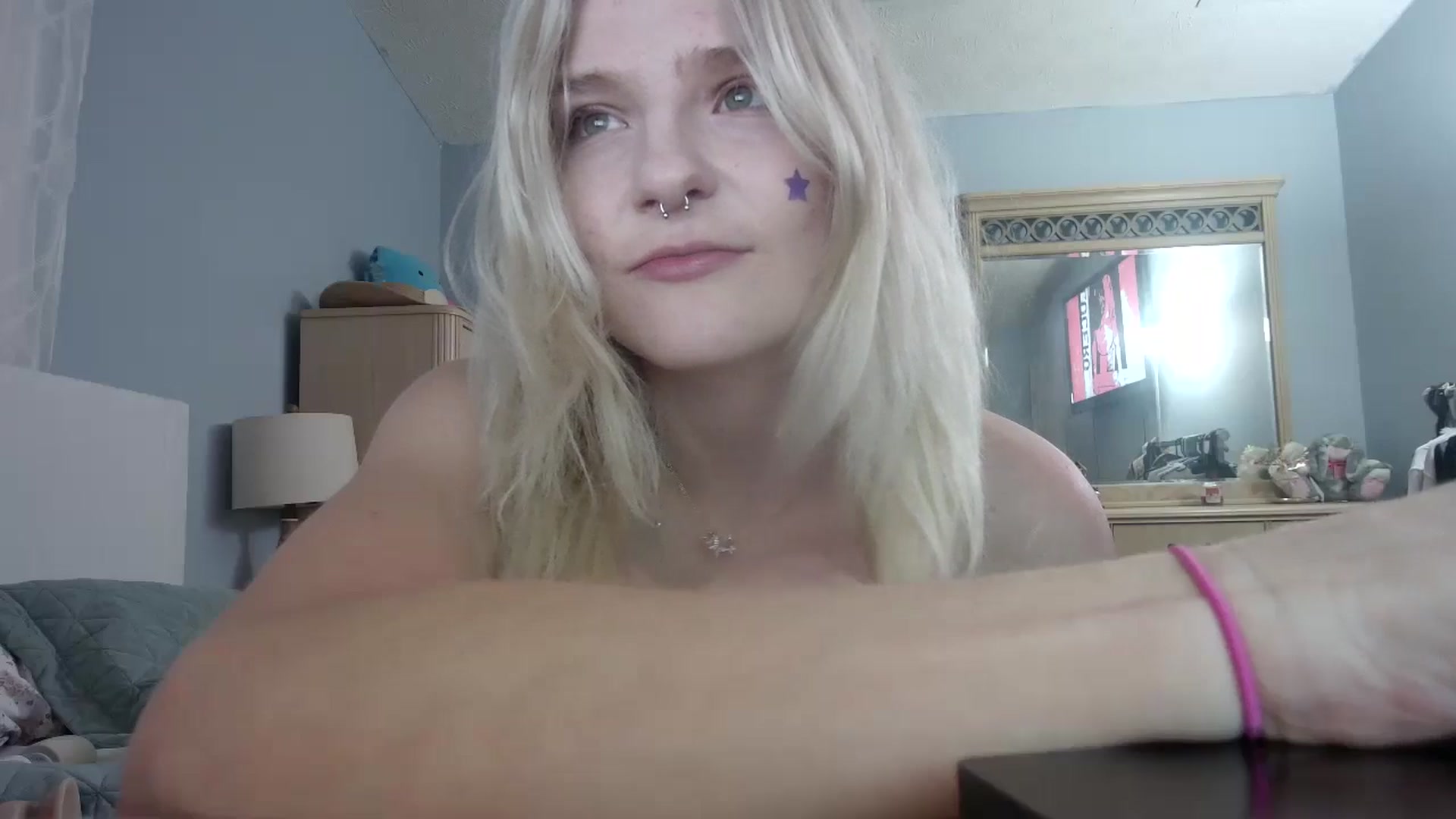 Gallery image thumbnail from DuckChan0's myfreecams stream on, 06/01/2024, 24:42 image 3 of 20