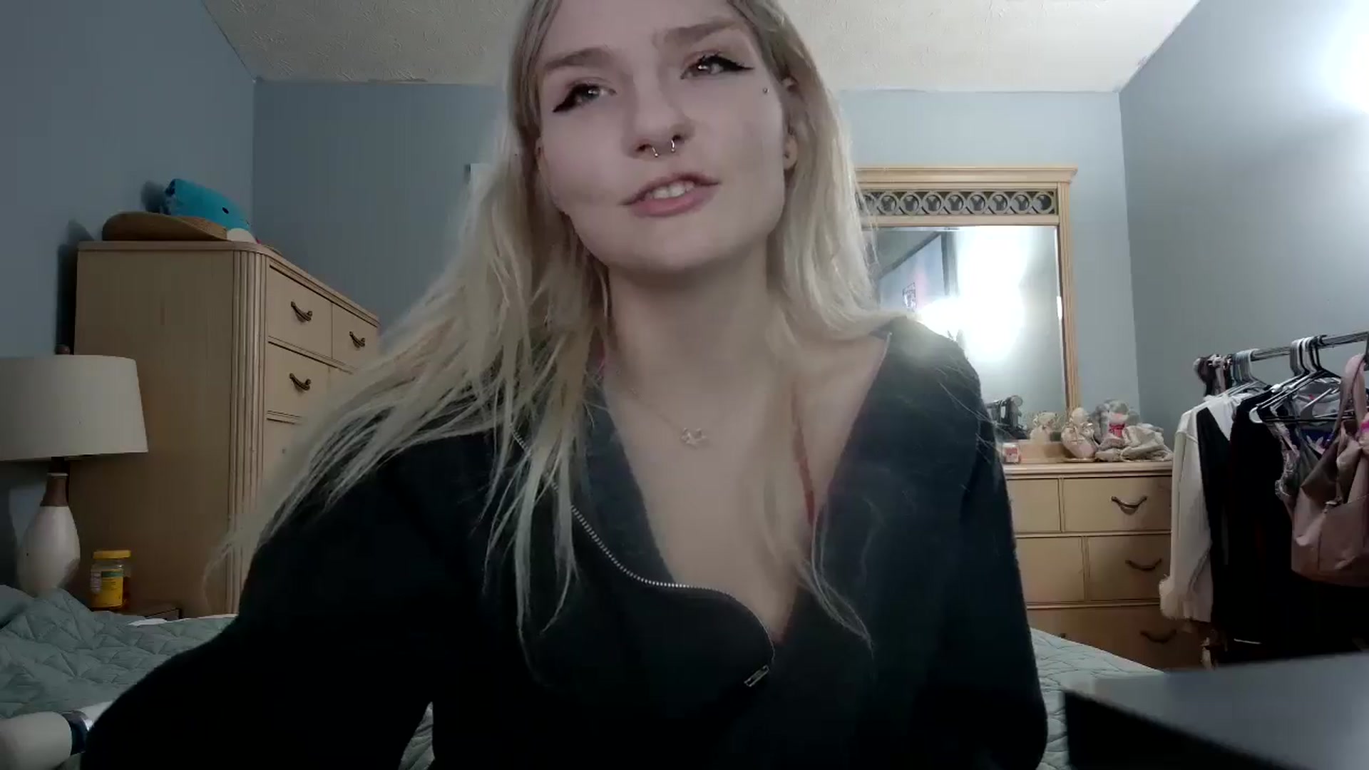 Gallery image thumbnail from DuckChan0's myfreecams stream on, 06/01/2024, 23:07 image 13 of 20
