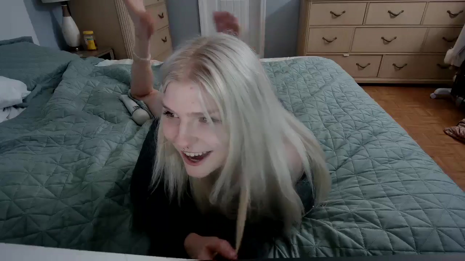 Gallery image thumbnail from DuckChan0's myfreecams stream on, 06/01/2024, 23:28 image 14 of 20