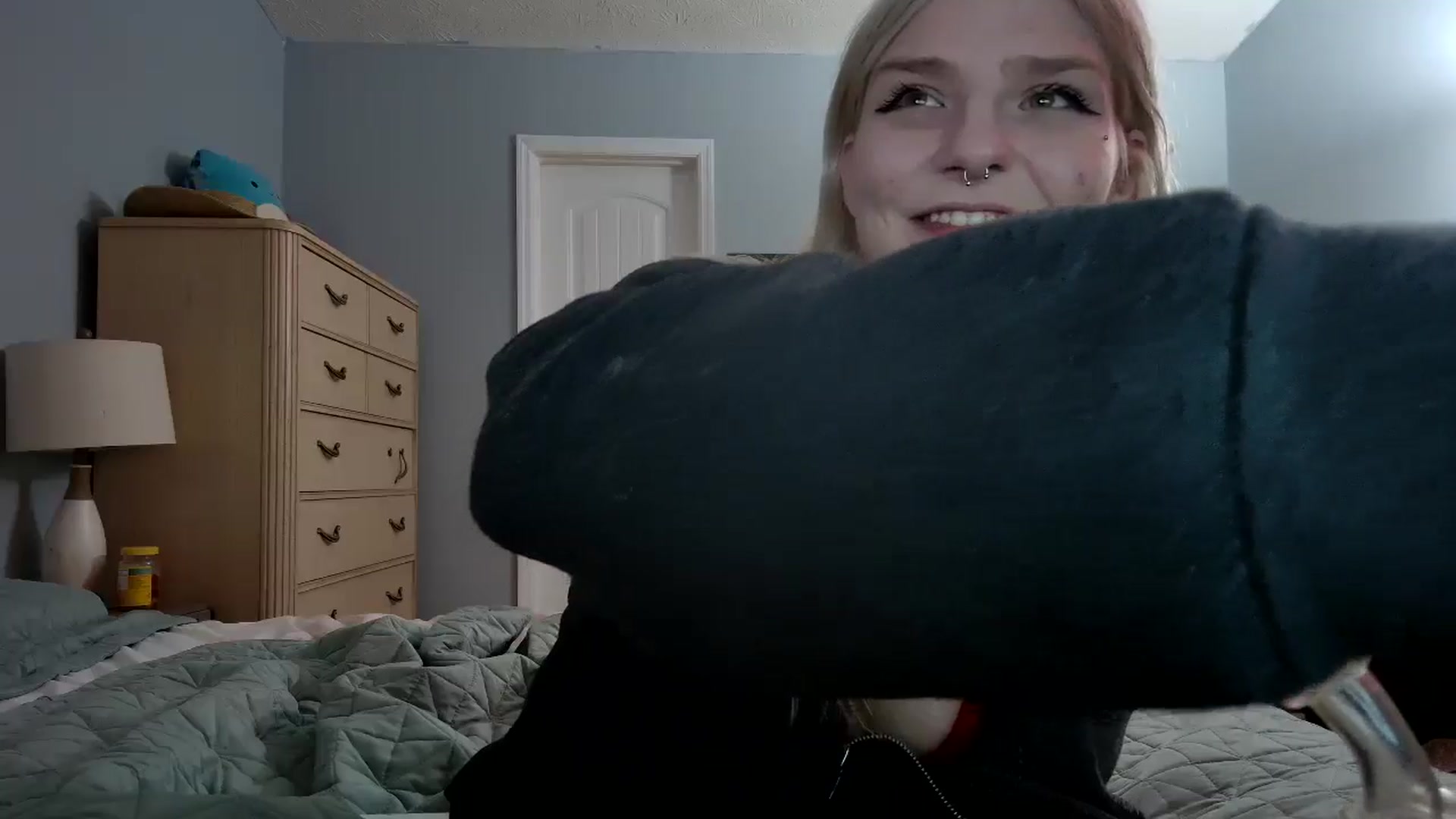 Gallery image thumbnail from DuckChan0's myfreecams stream on, 06/02/2024, 24:52 image 19 of 20
