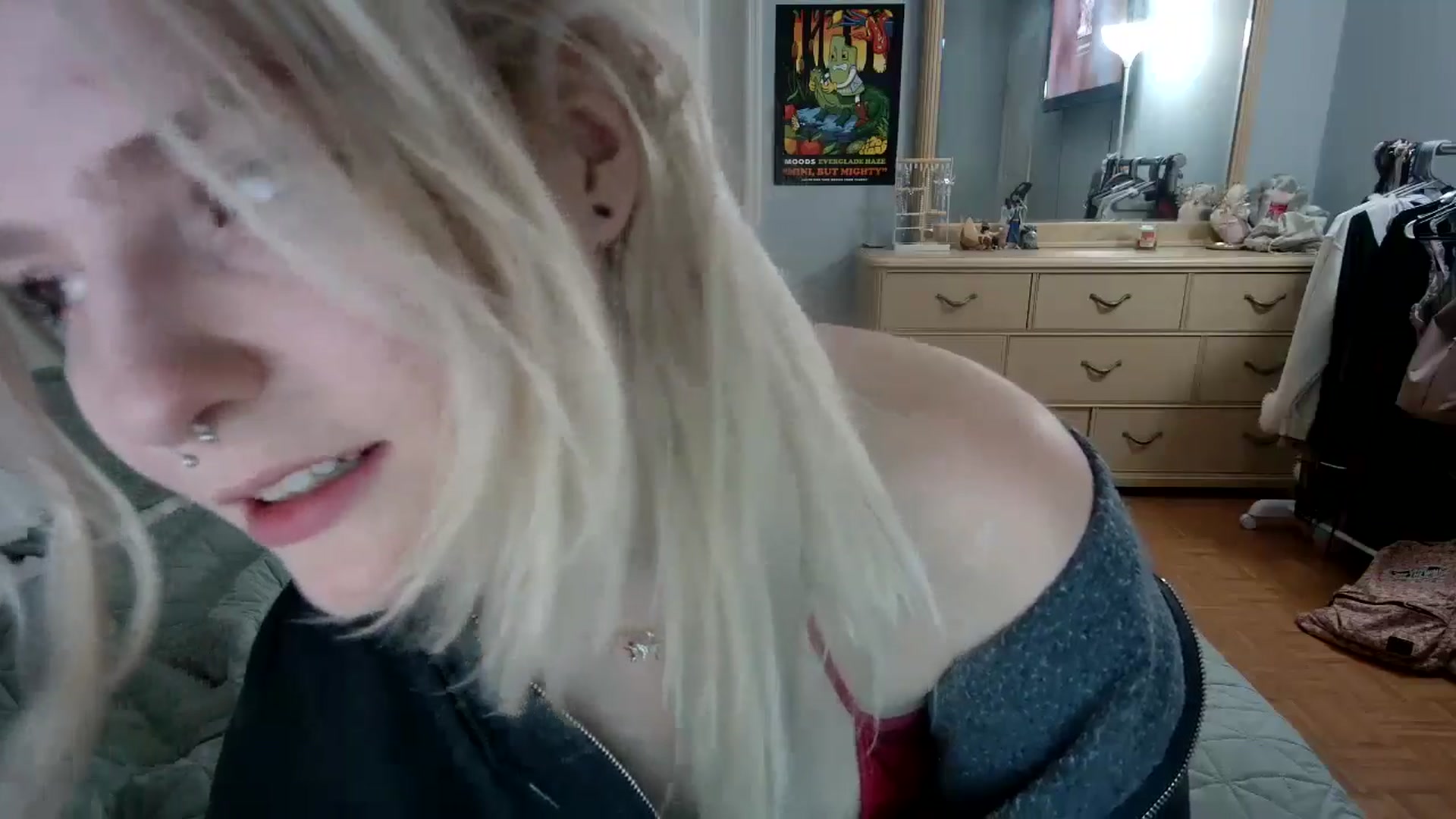 Gallery image thumbnail from DuckChan0's myfreecams stream on, 06/02/2024, 24:52 image 9 of 20